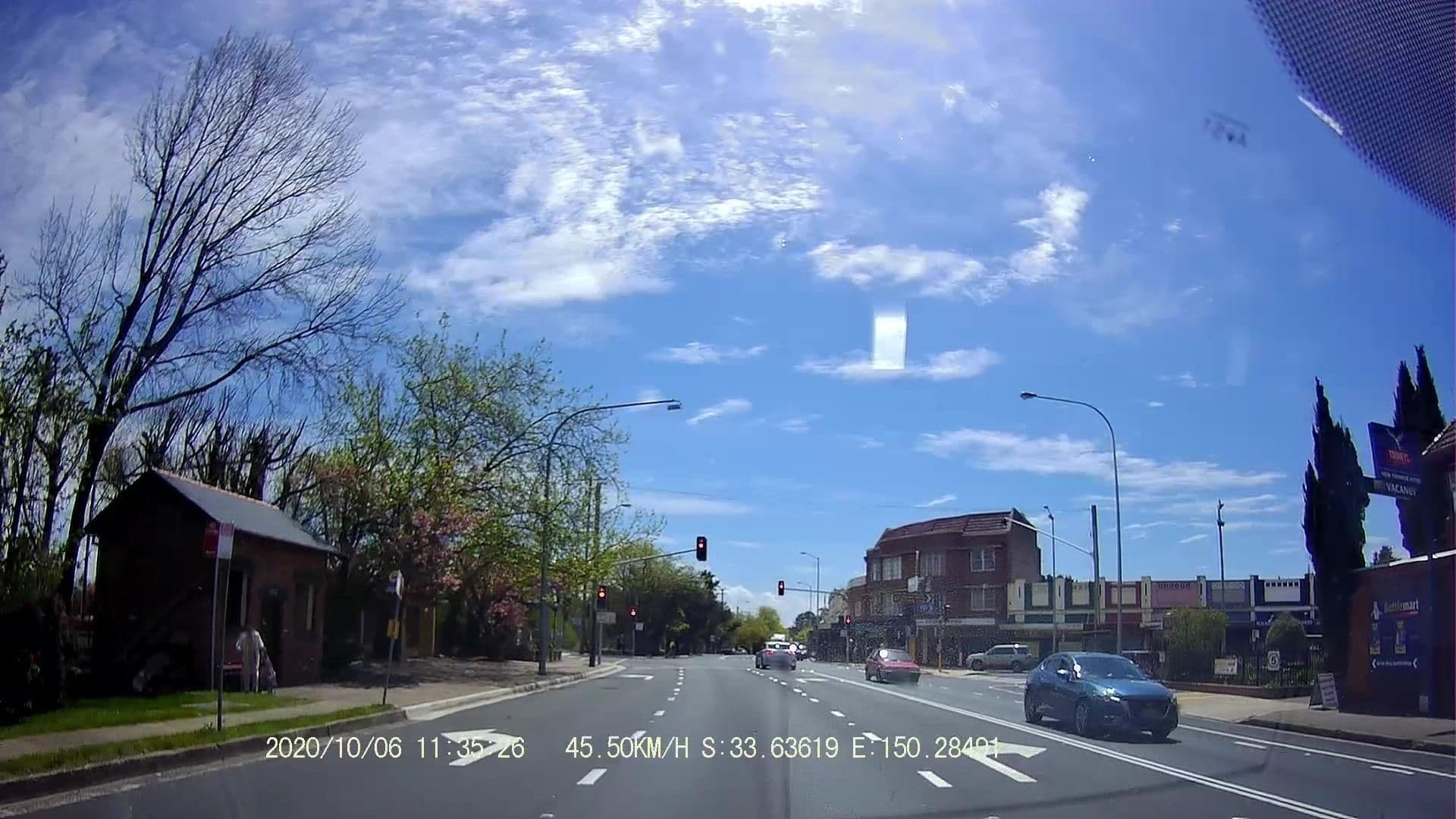 Street view near New Ivanhoe Hotel, Blackheath — © maxim752 (CC BY-SA · Mapillary)