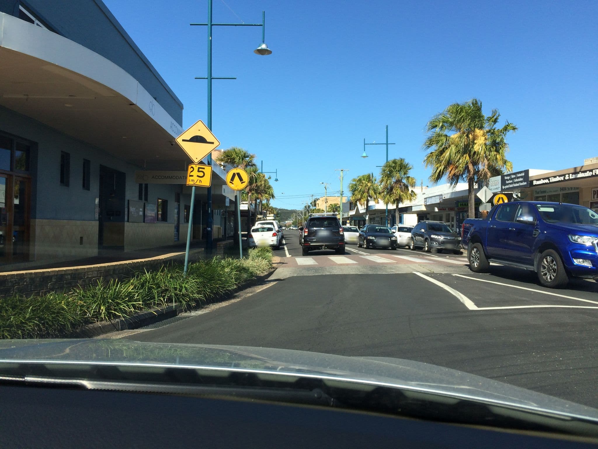 Street view near Nightcap at Ocean Beach Hotel, Umina Beach — © alantgeo (CC BY-SA · Mapillary)