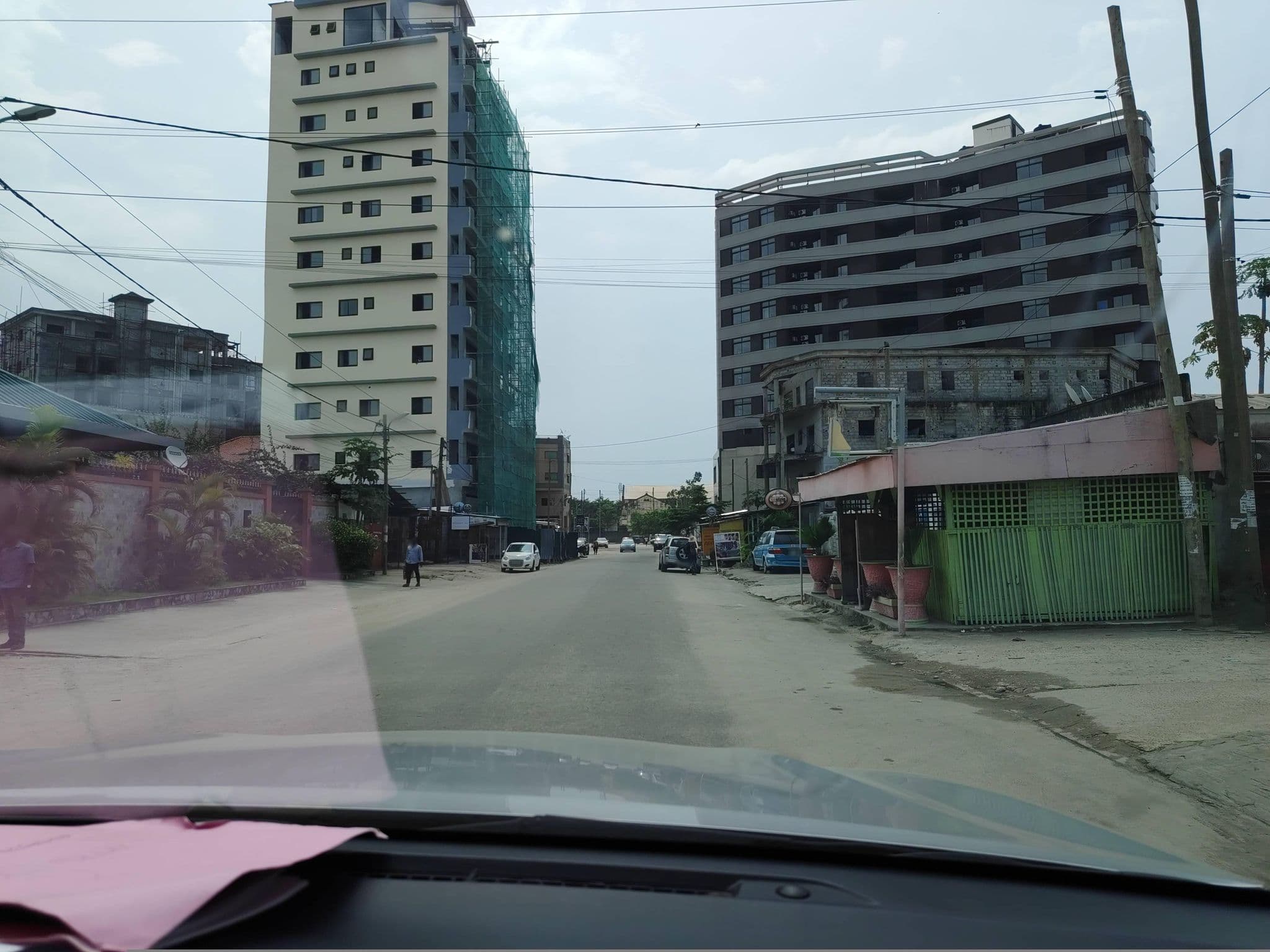 Street view near Alfred hotel, Pointe-Noire — © orlanto (CC BY-SA · Mapillary)