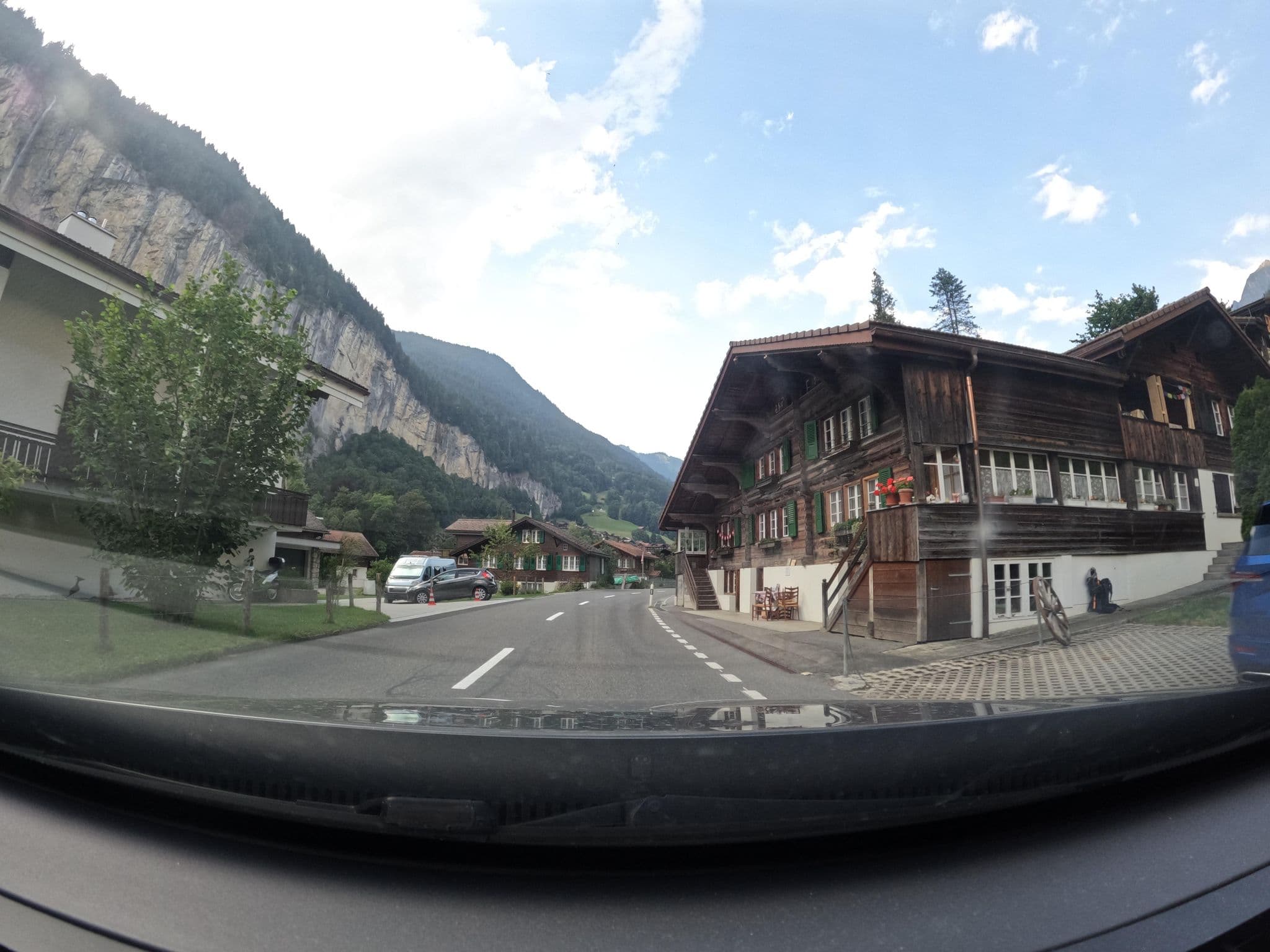 Street view near Schützenbach, Lauterbrunnen — © vinisa (CC BY-SA · Mapillary)