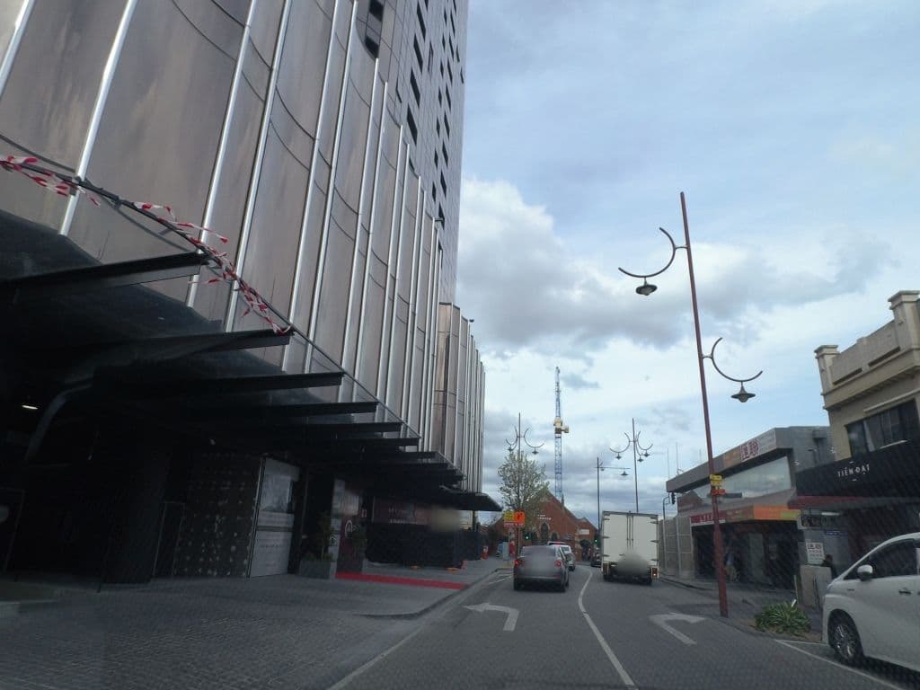 Street view near Sky One Serenity, Box Hill — © mander (CC BY-SA · Mapillary)