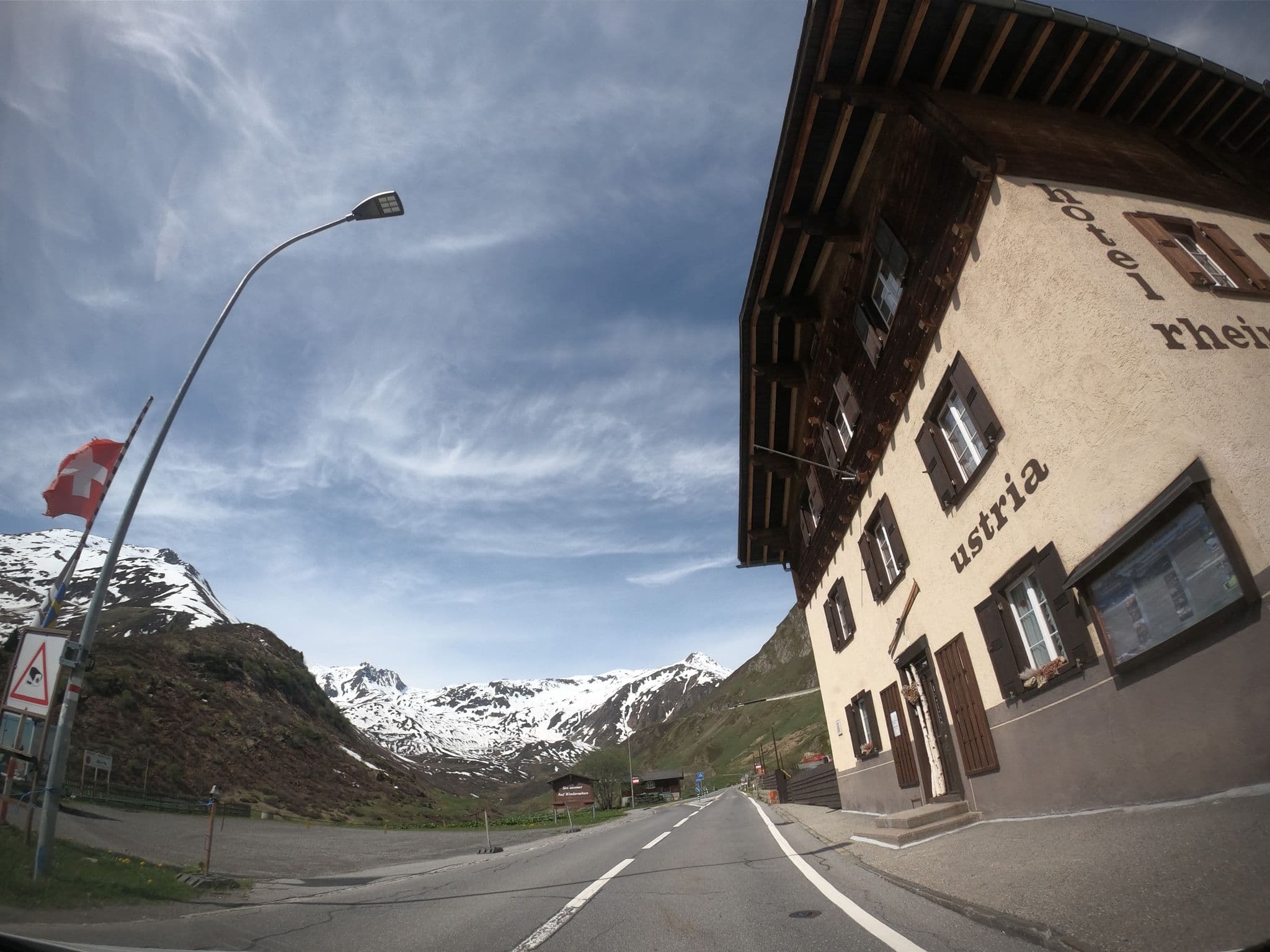 Street view near Rheinquelle, Andermatt — © canadarunner (CC BY-SA · Mapillary)