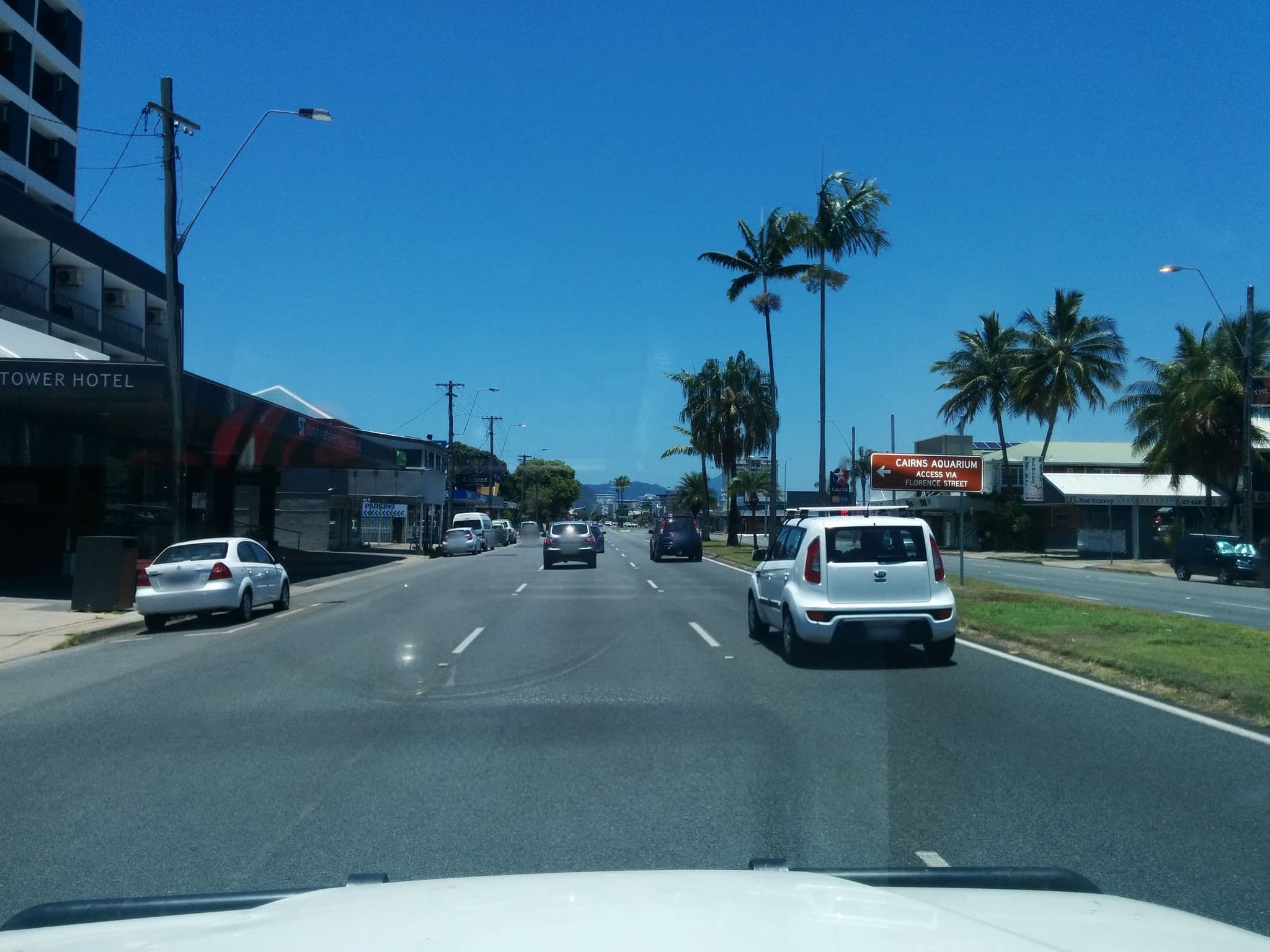 Street view near Alivio Hotel Cairns, Cairns City — © orbac (CC BY-SA · Mapillary)