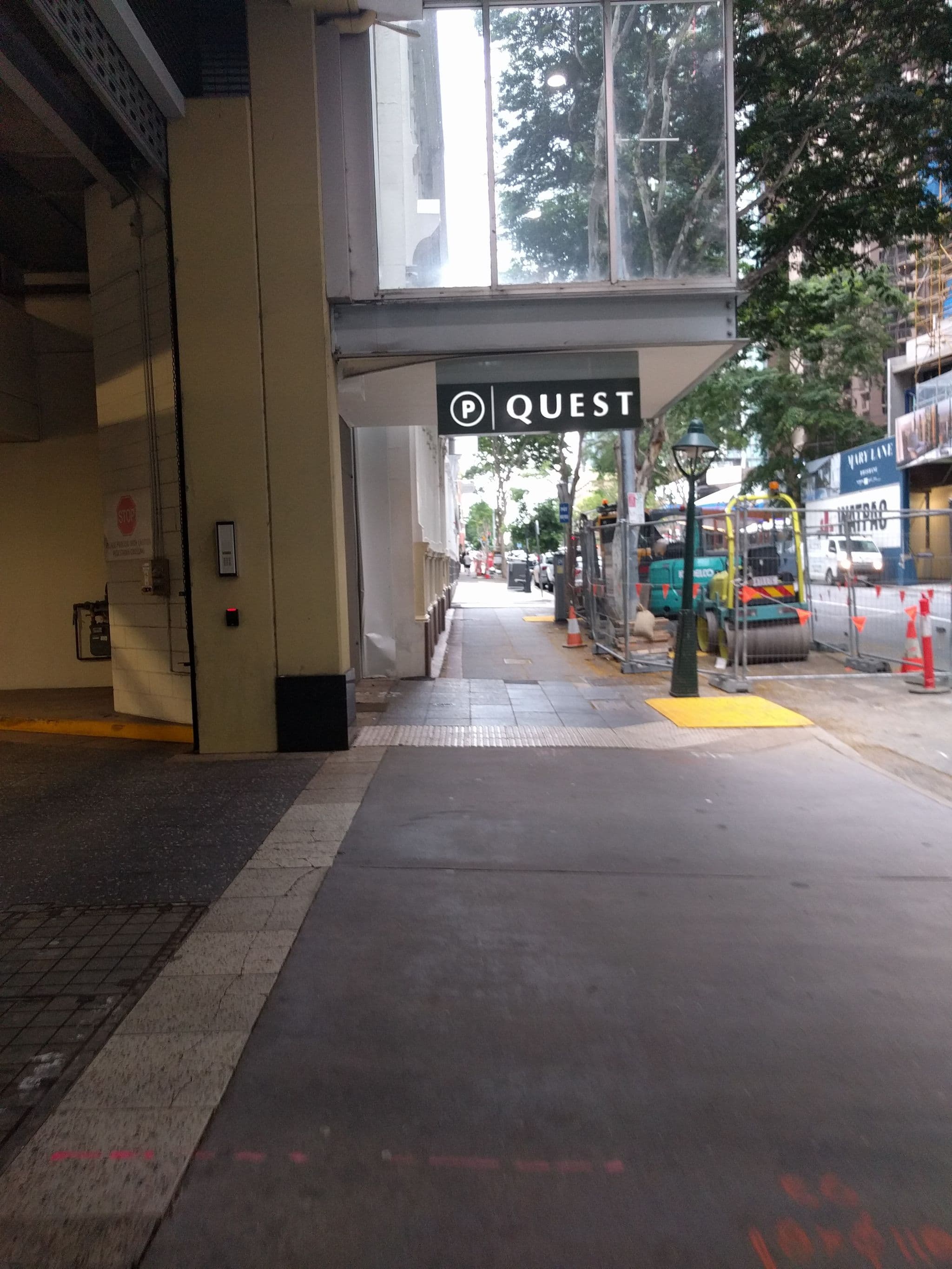 Street view near Quest River Park Central, Brisbane central business district — © iveseenthings (CC BY-SA · Mapillary)