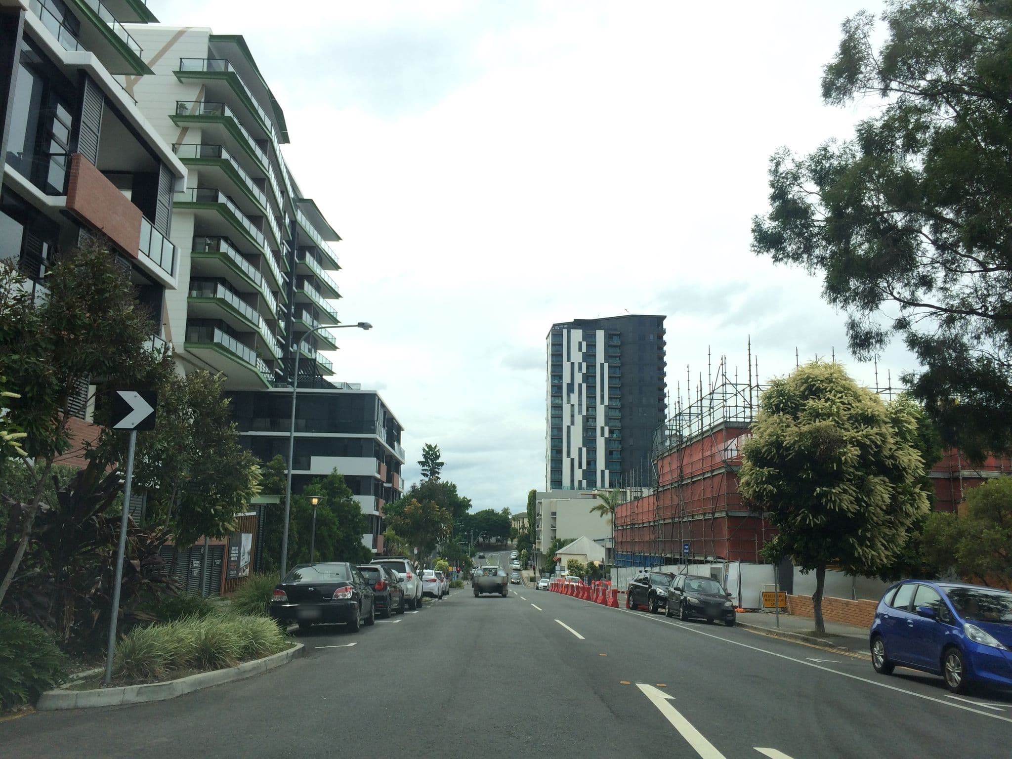 Street view near Arena Apartments by CLLIX, West End — © hoylen (CC BY-SA · Mapillary)