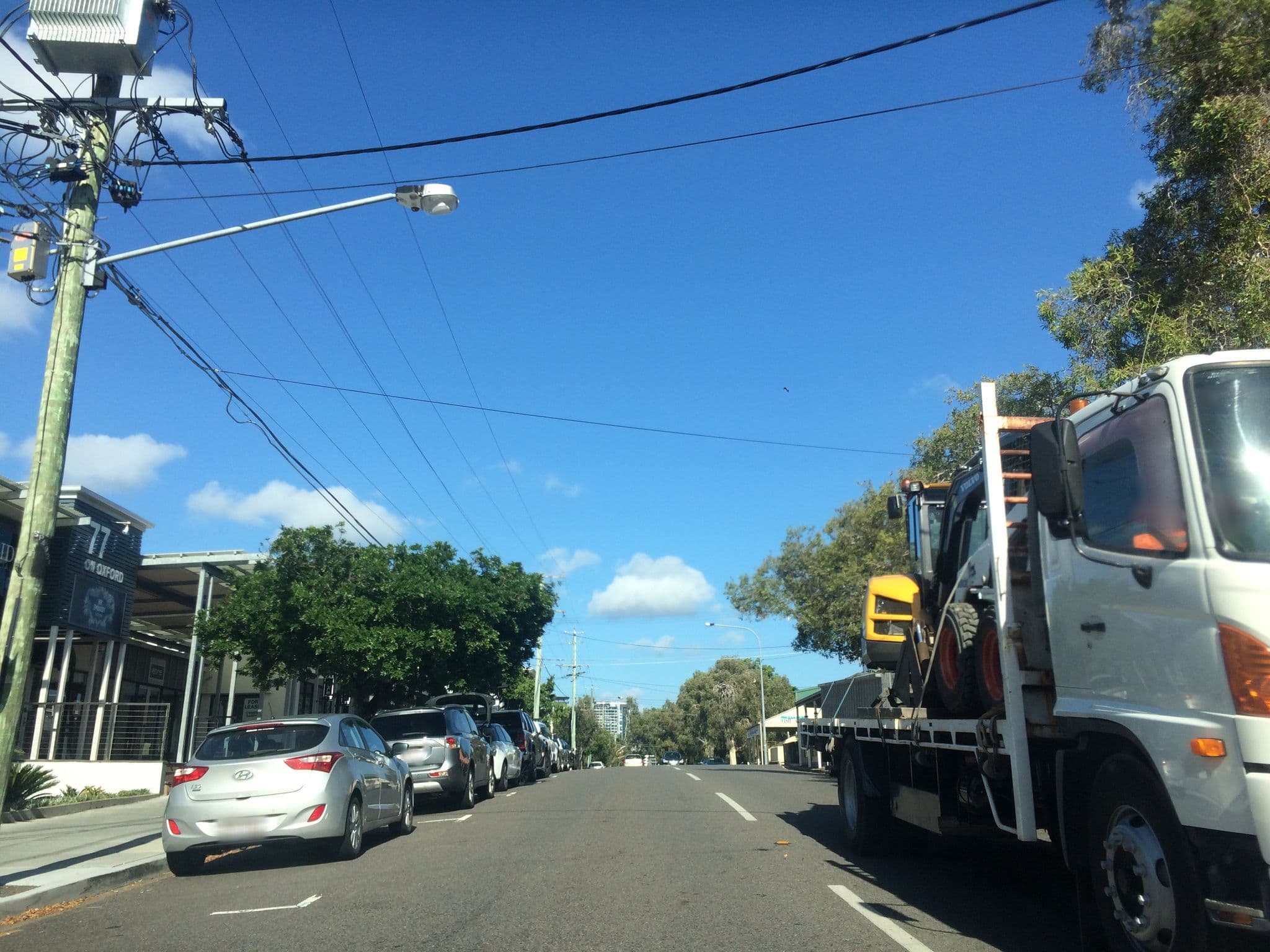 Street view near Uptown Apartments Oxford Road Bulimba, Bulimba — © hoylen (CC BY-SA · Mapillary)