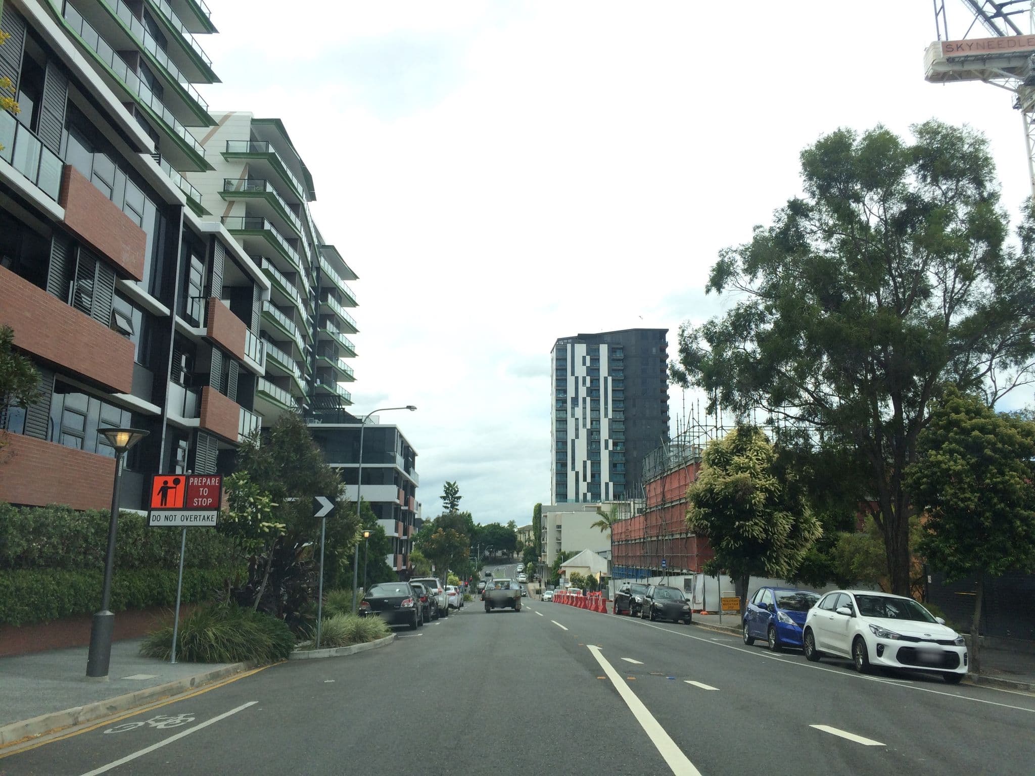 Street view near Edmondstone Motel, West End — © hoylen (CC BY-SA · Mapillary)
