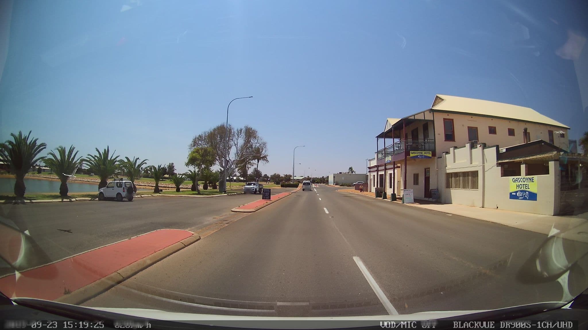 Street view near The Gascoyne Hotel, Carnarvon — © bob3bob3 (CC BY-SA · Mapillary)