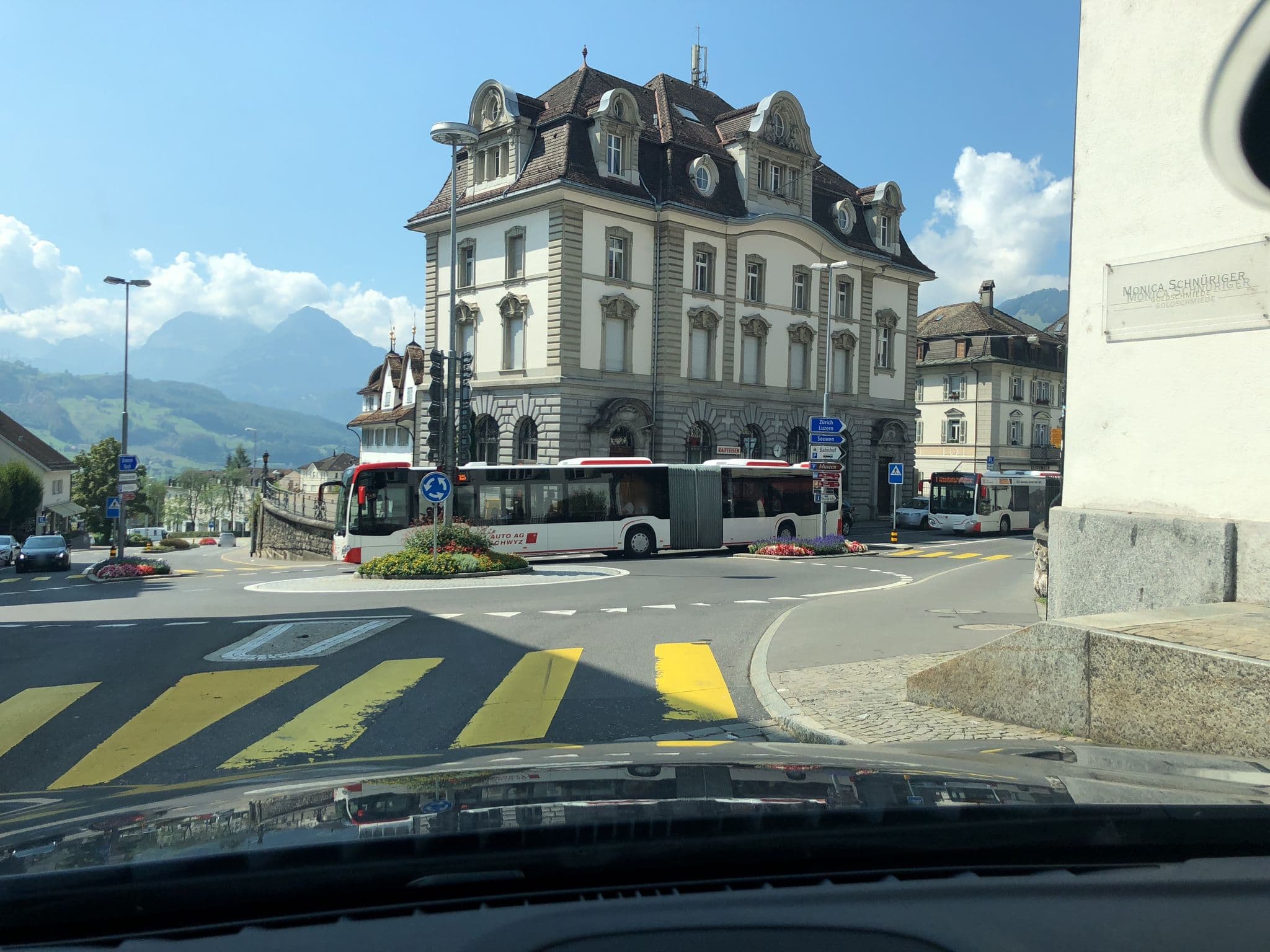 Street view near Wysses Rössli, Schwyz — © trachsler (CC BY-SA · Mapillary)