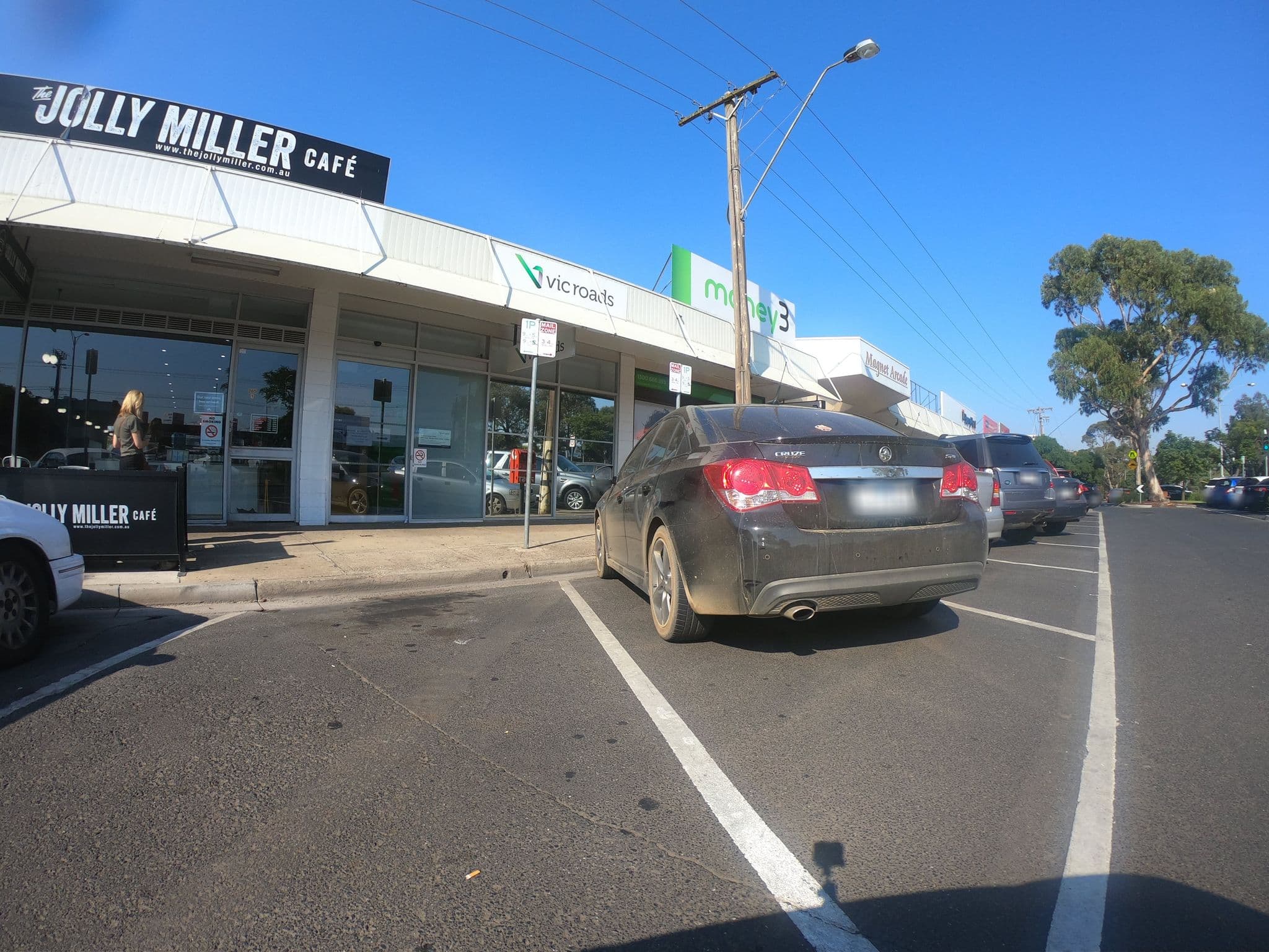 Street view near Golden Fleece Hotel, Melton — © eneerhut (CC BY-SA · Mapillary)