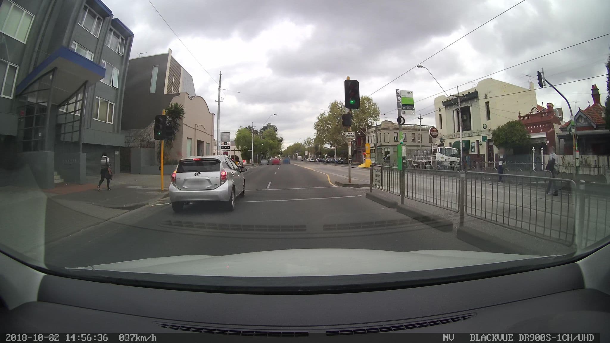 Street view near Royal Oak Hotel, Fitzroy North — © eneerhut (CC BY-SA · Mapillary)