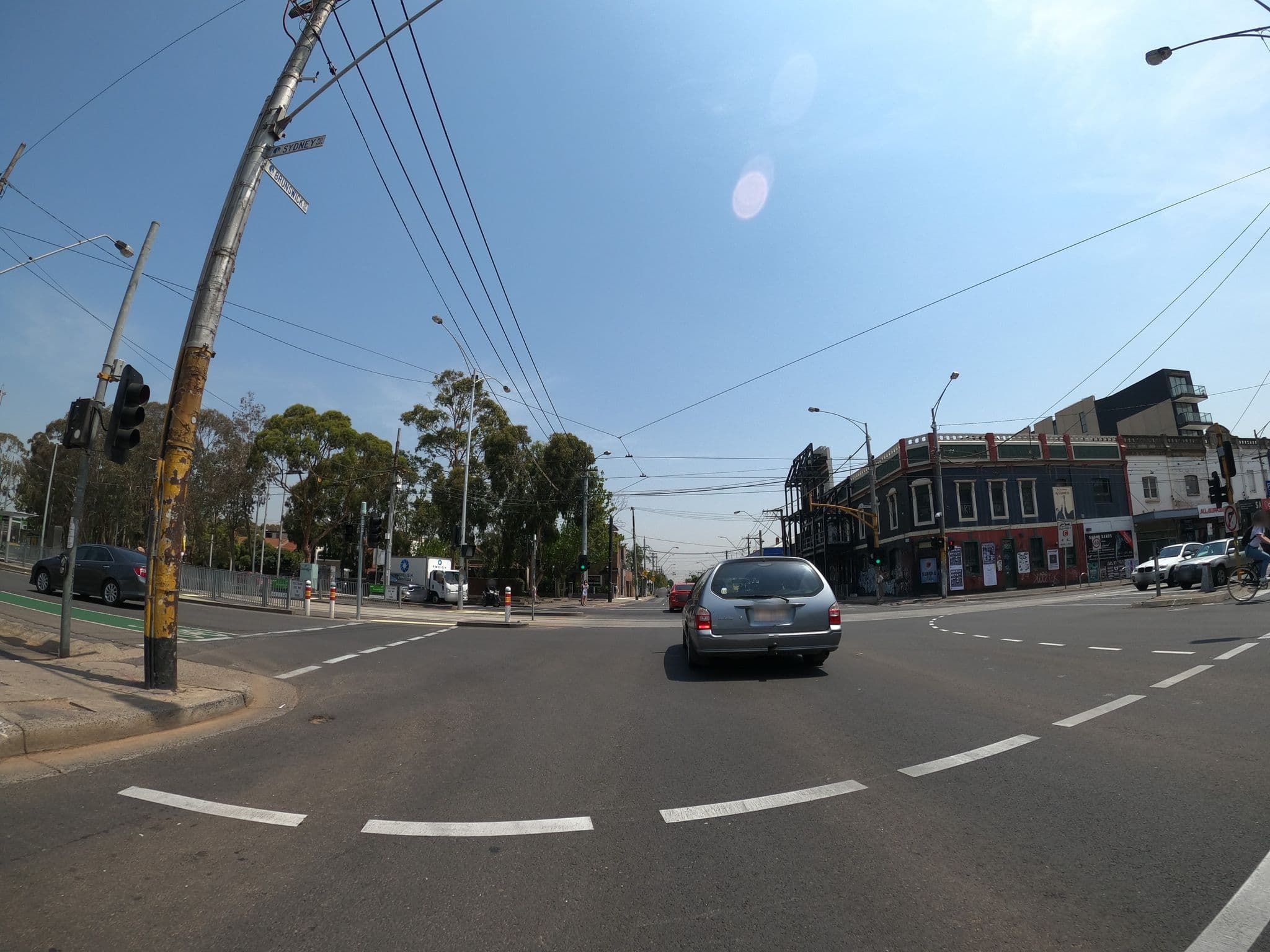 Street view near The Wild Geese Hotel, Princes Hill — © r33za (CC BY-SA · Mapillary)