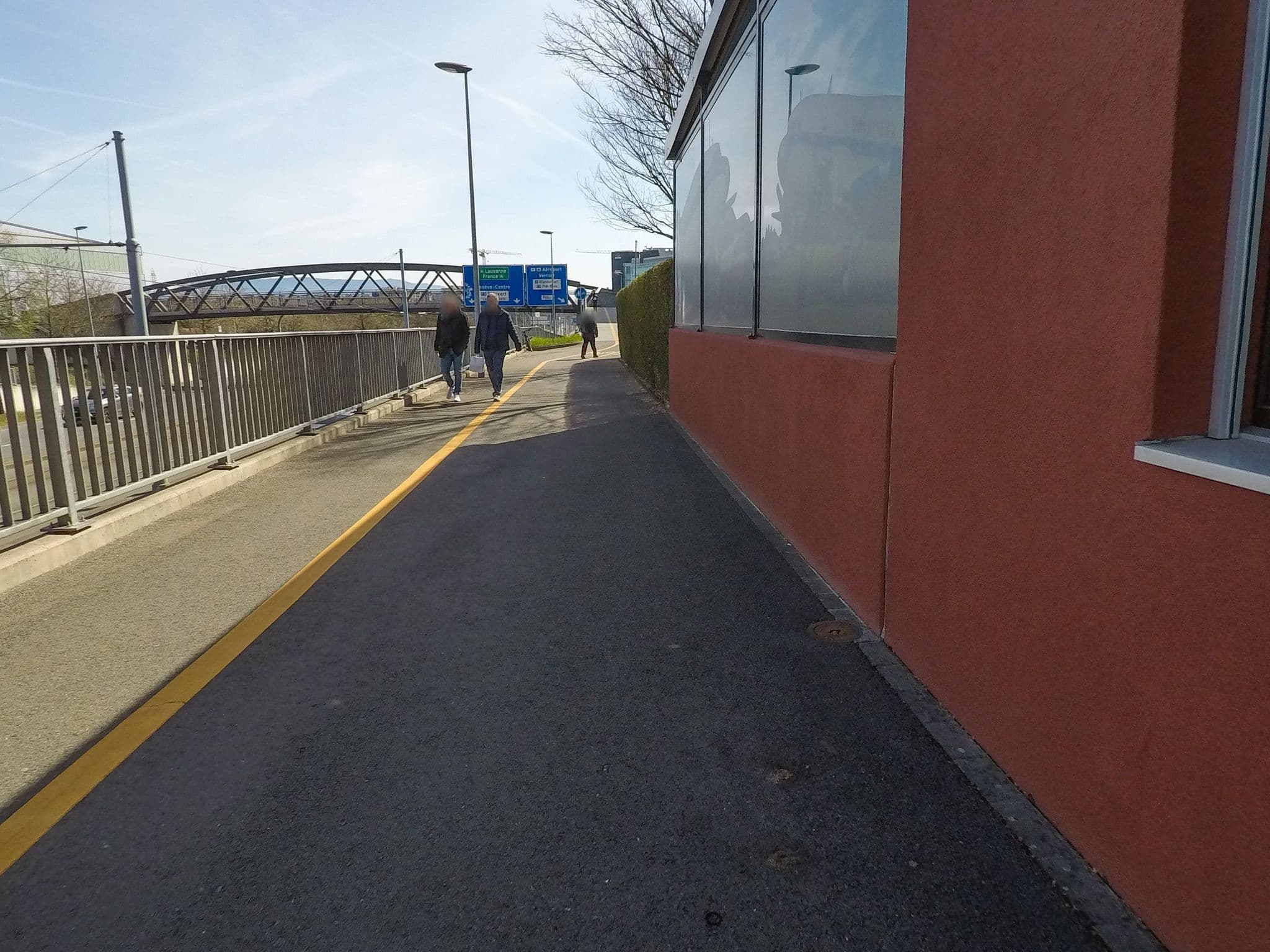 Street view near Hôtel de L'Aviation, Vernier — © esario (CC BY-SA · Mapillary)