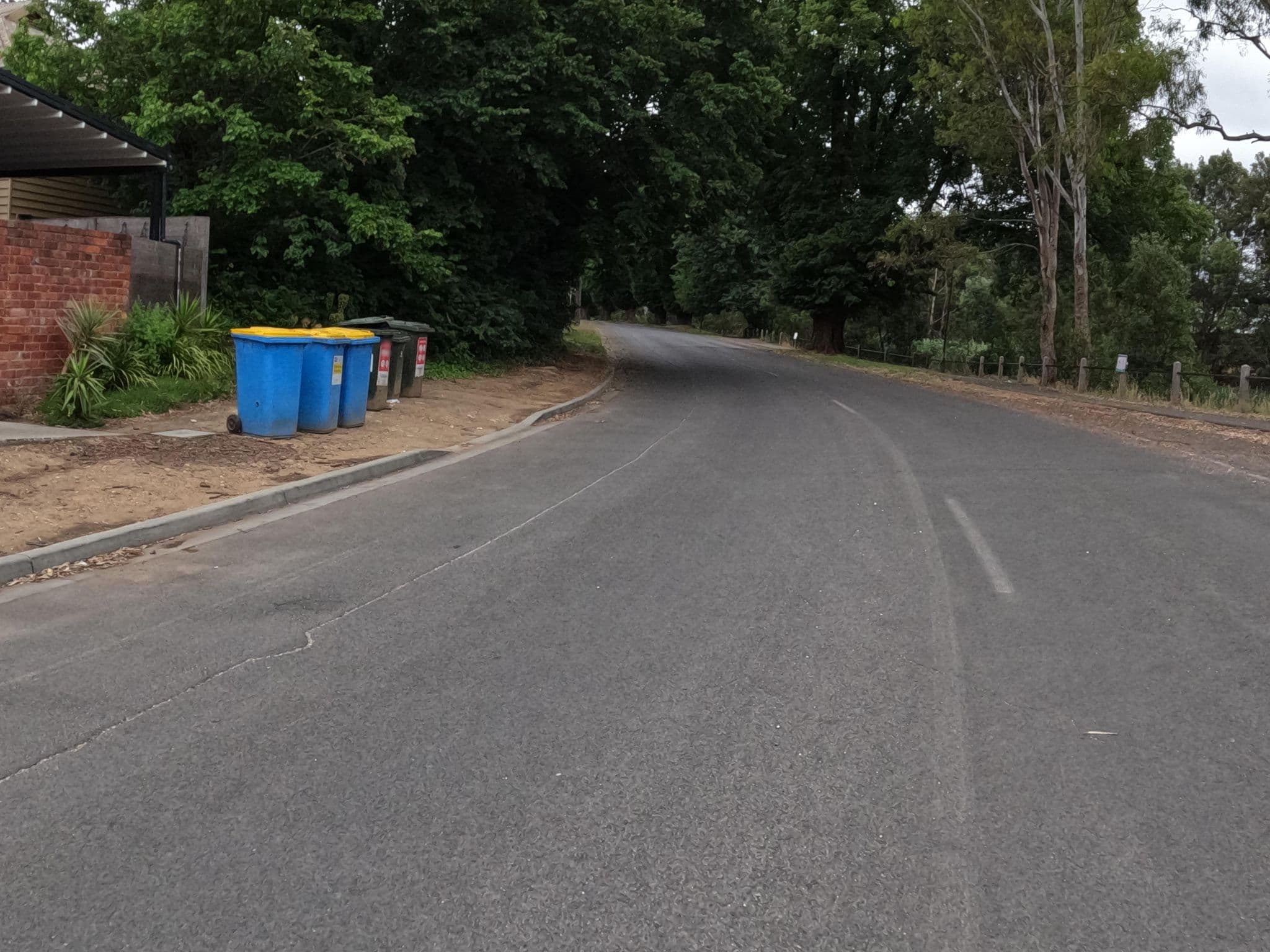 Street view near Railway Hotel Castlemaine, Castlemaine — © skillsy (CC BY-SA · Mapillary)