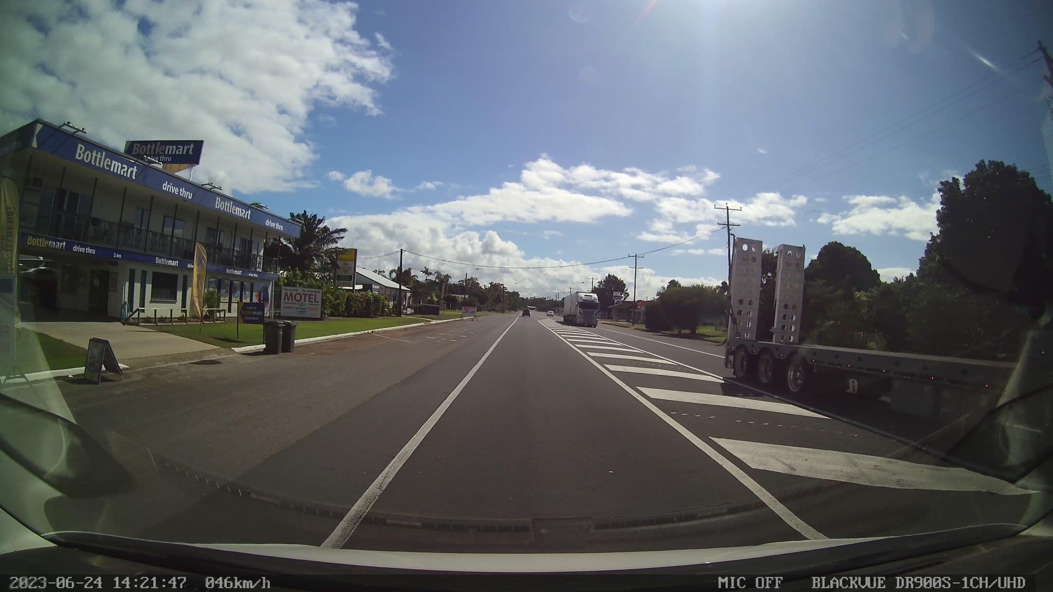 Street view near Cardwell @ the Beach (Lyndock Motel & Bottlemart), Cardwell — © bob3bob3 (CC BY-SA · Mapillary)