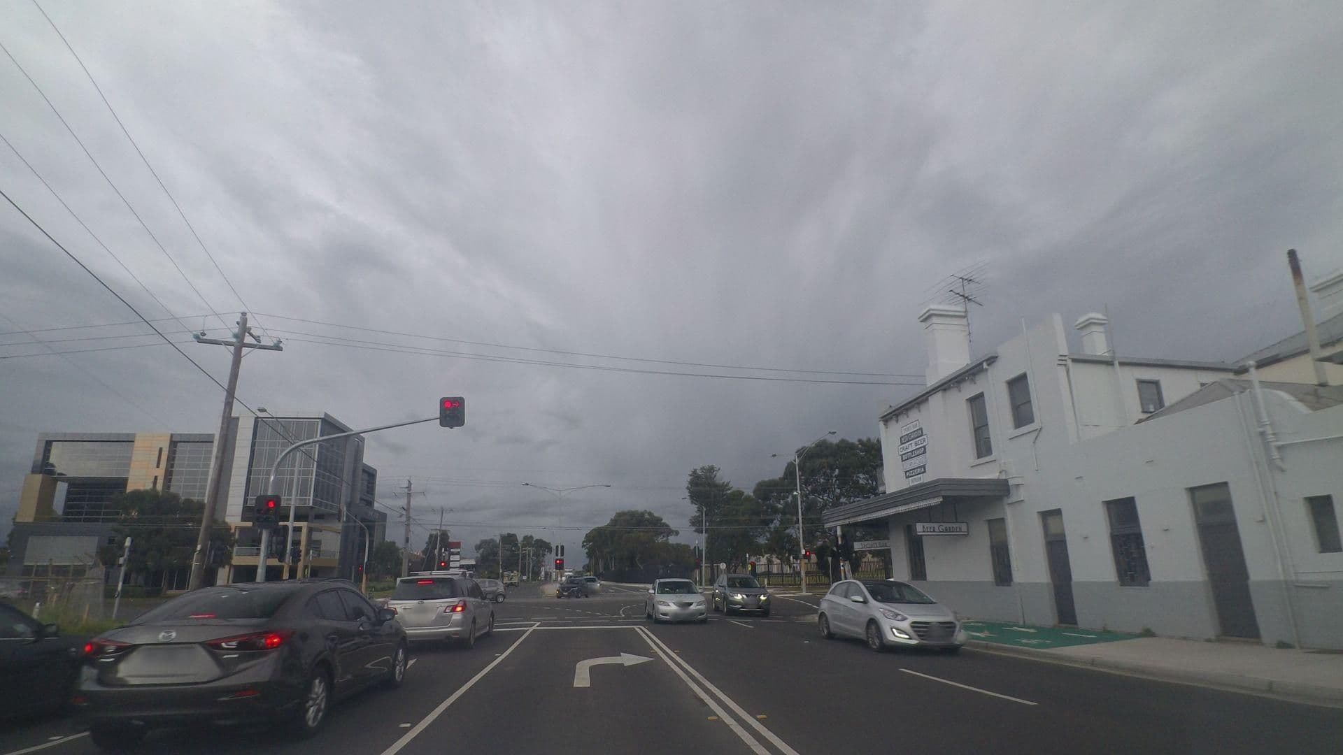 Street view near Notting Hill Hotel (The Nott), Oakleigh East — © mander (CC BY-SA · Mapillary)