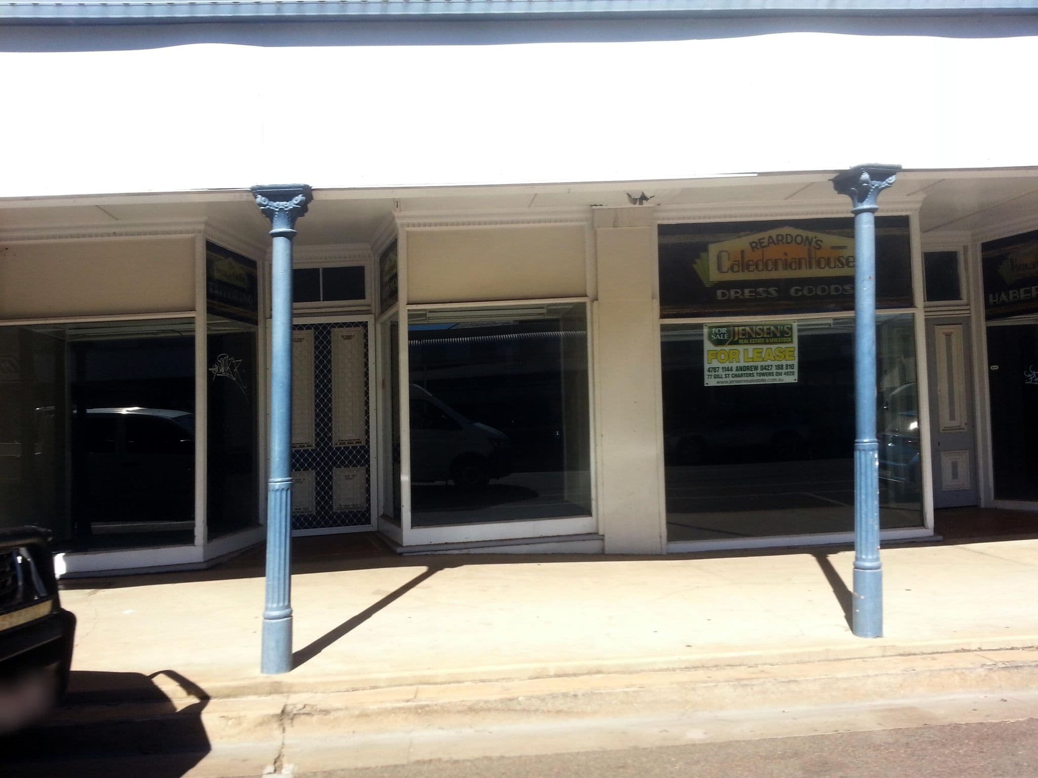 Street view near Courty Hotel, Charters Towers City — © bob3bob3 (CC BY-SA · Mapillary)