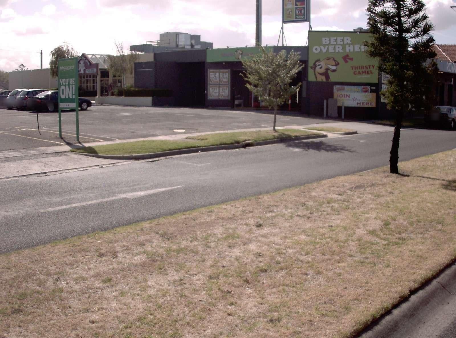 Street view near Royal Oak Hotel/Nepean Hwy, Mentone — © vicroads (CC BY-SA · Mapillary)