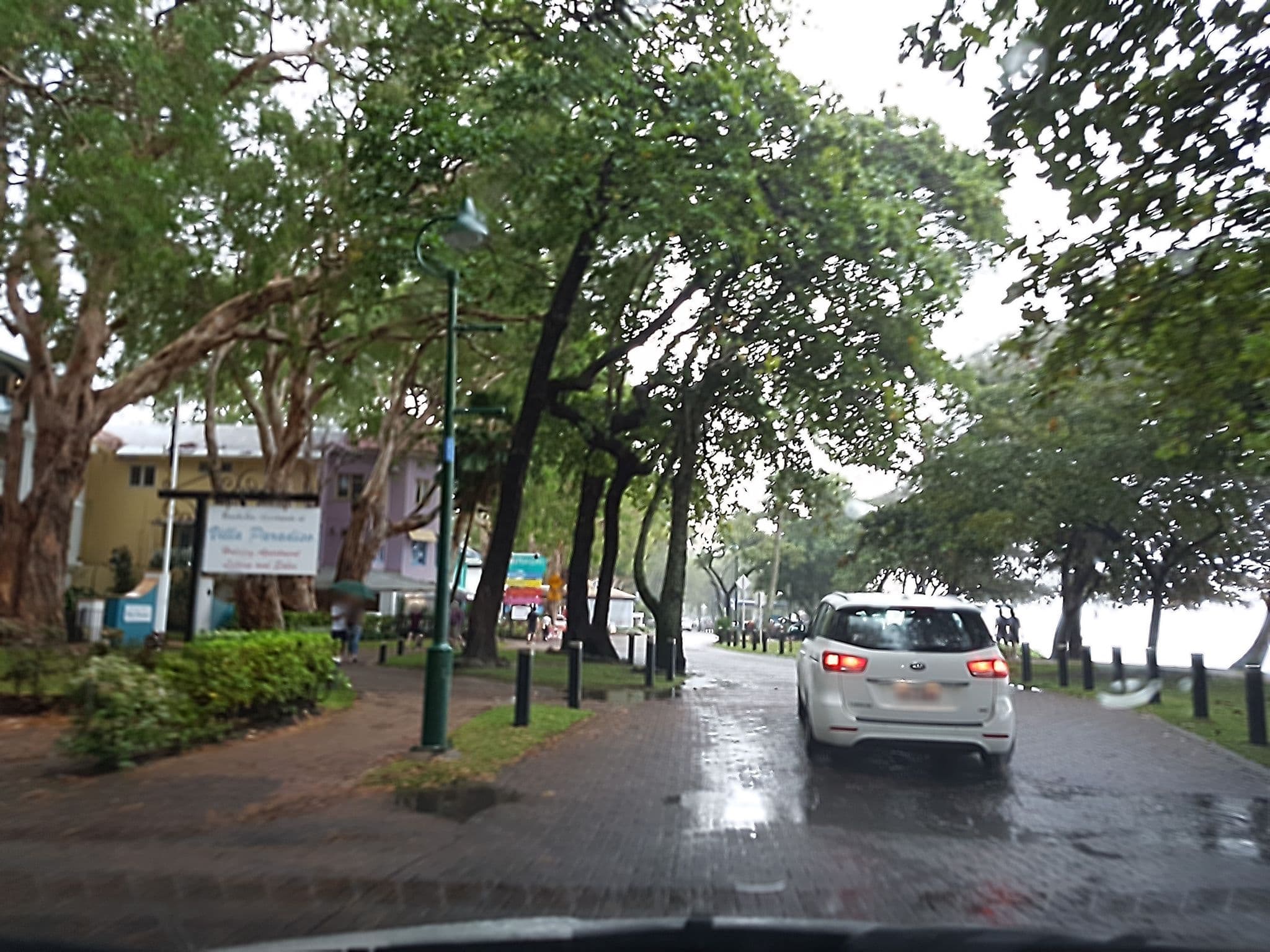 Street view near BeachView Apartments at Villa Paradiso, Palm Cove — © stev391 (CC BY-SA · Mapillary)