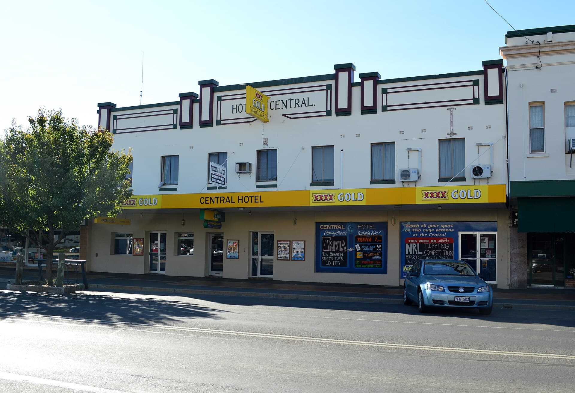 Central Hotel (via Wikimedia Commons, CC BY 3.0)