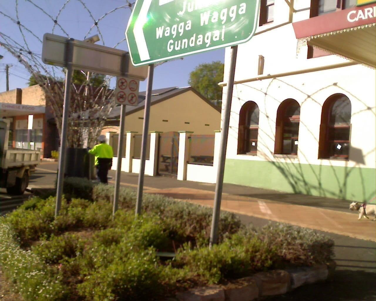 Street view near Globe Hotel Cootamundra, Cootamundra — © bob3bob3 (CC BY-SA · Mapillary)
