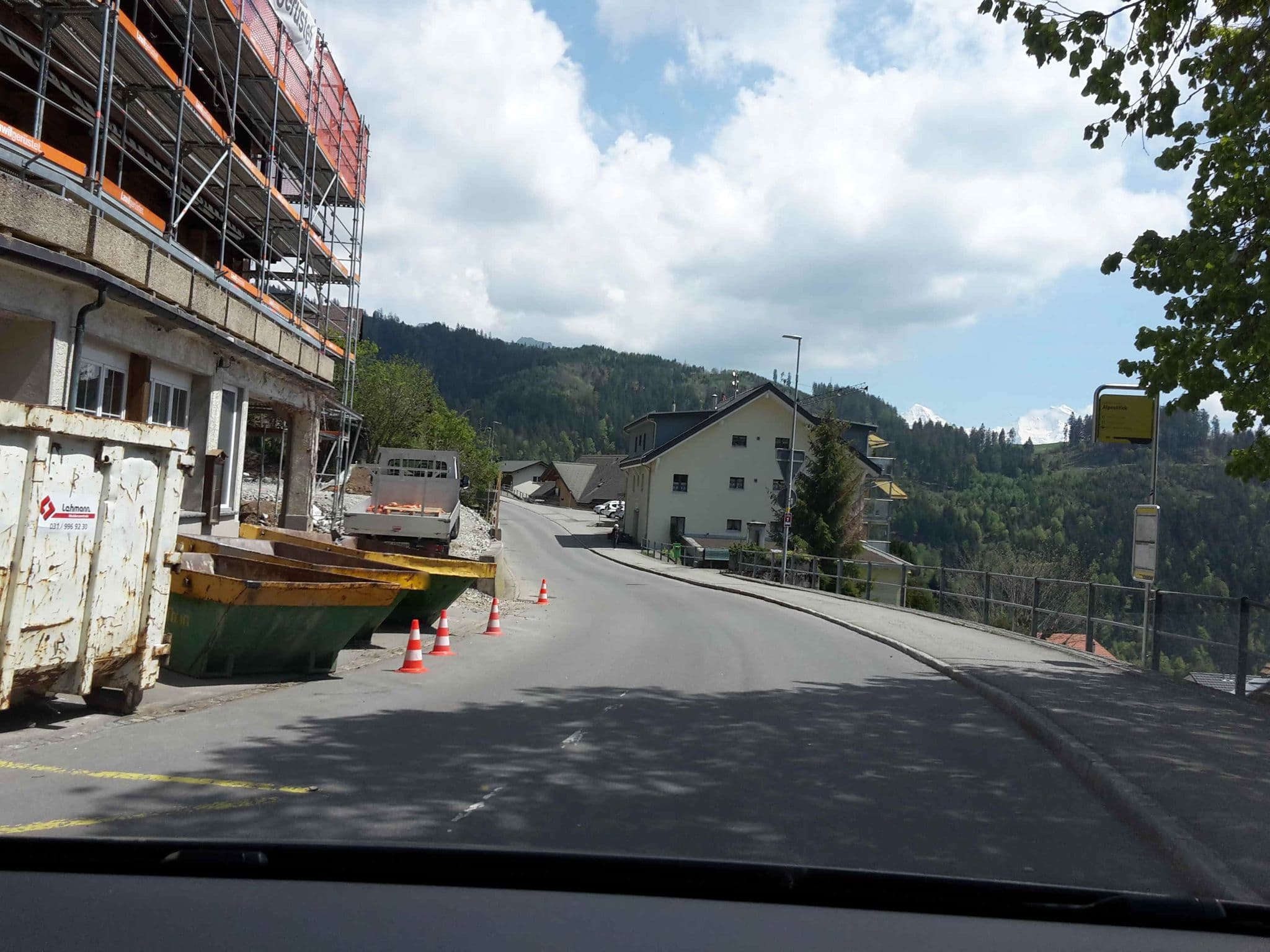 Street view near Alpenblick, Hilterfingen — © biobuur (CC BY-SA · Mapillary)