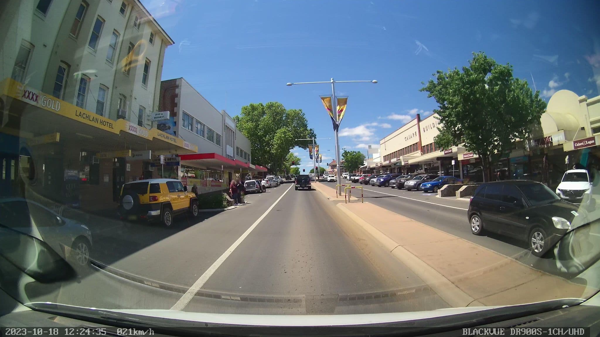 Street view near Lachlan Hotel, Cowra — © bob3bob3 (CC BY-SA · Mapillary)