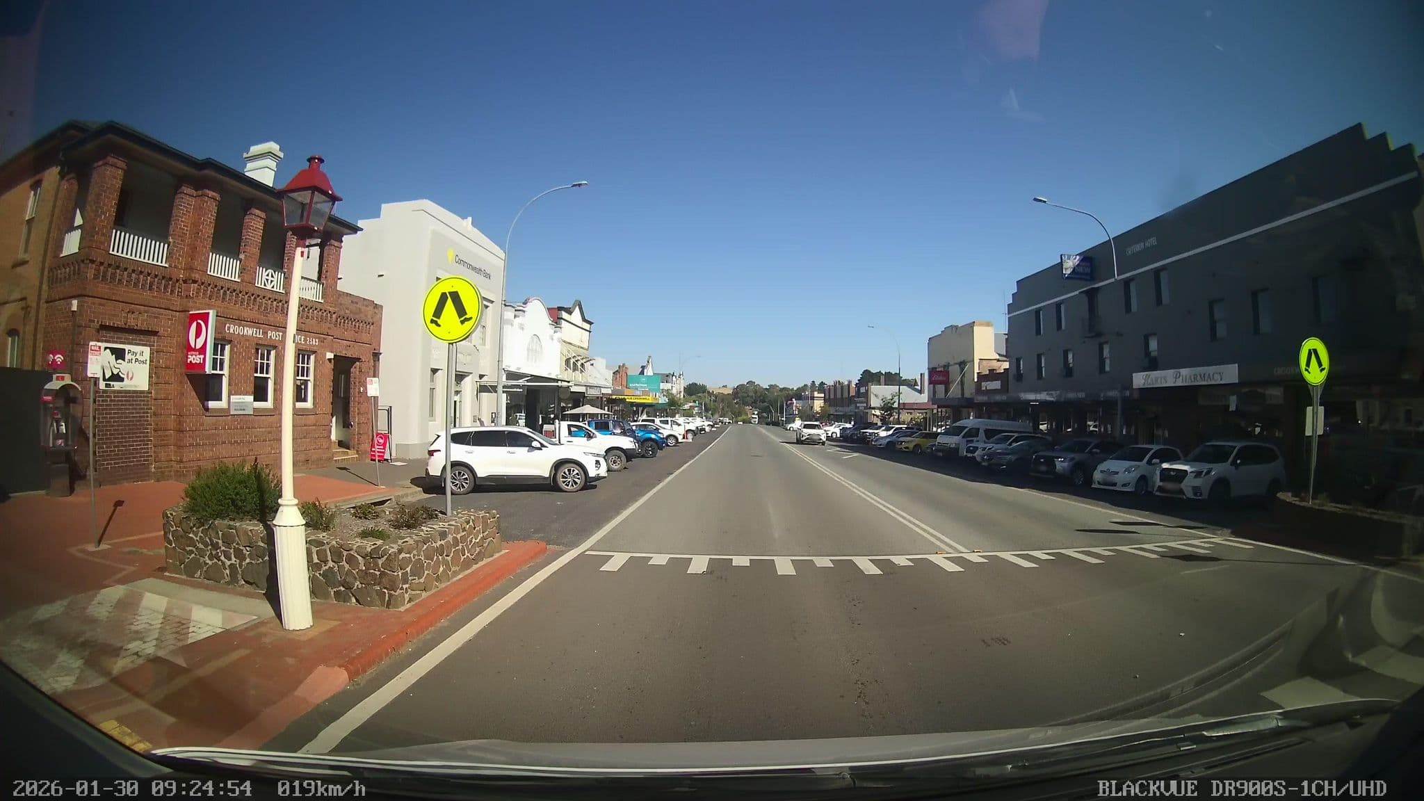 Street view near Criterion Hotel, Crookwell — © bob3bob3 (CC BY-SA · Mapillary)