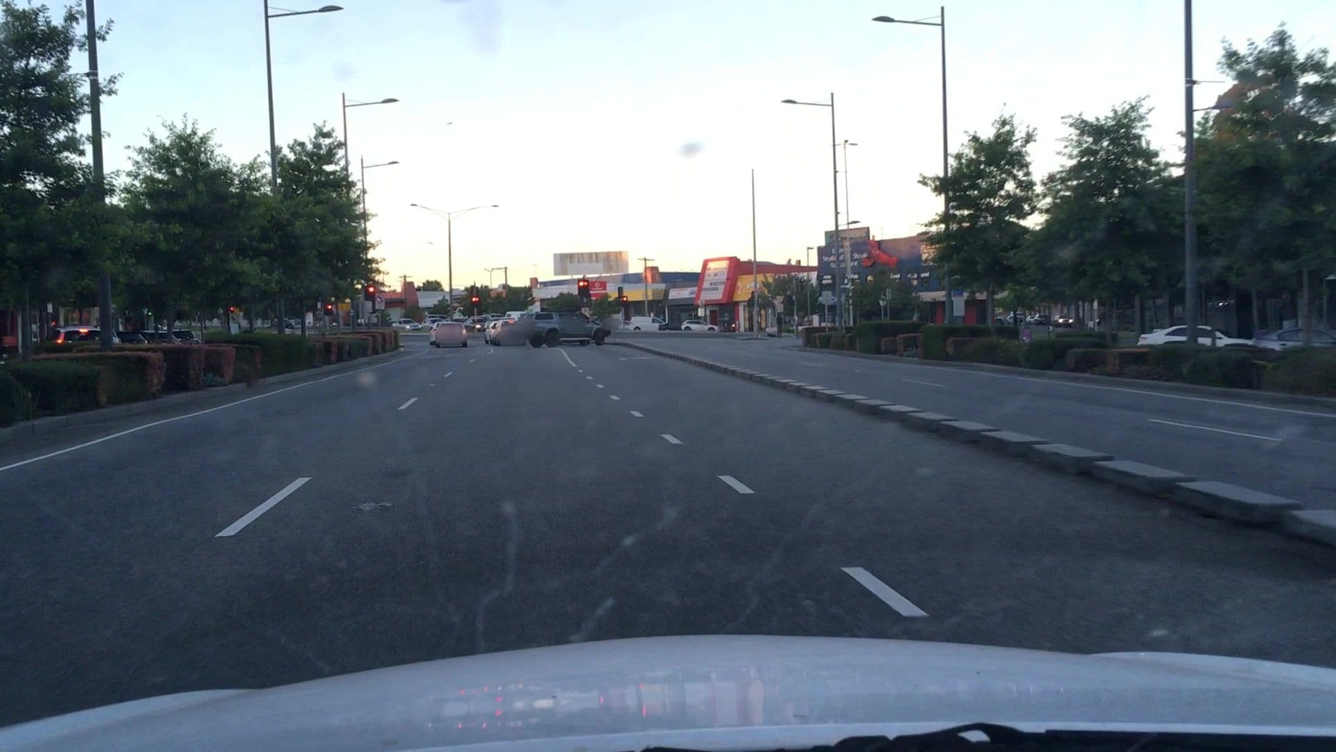 Street view near Albion Hotel, Dandenong — © lvl5 (CC BY-SA · Mapillary)