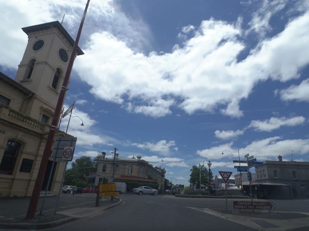 Street view near Azura daylesford township, Daylesford — © mander (CC BY-SA · Mapillary)