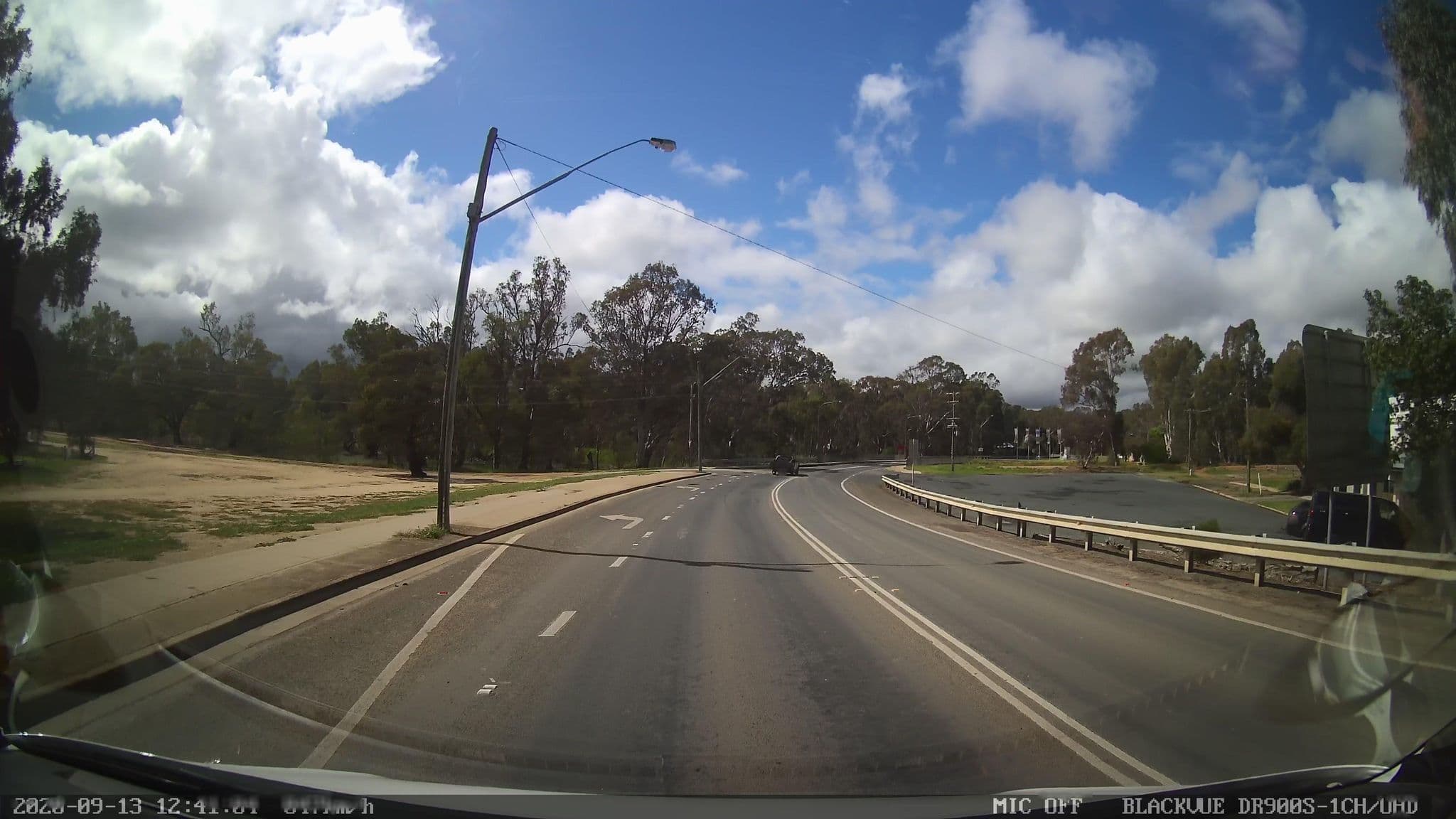 Street view near Edward River Hotel (The Buncha), Deniliquin — © bob3bob3 (CC BY-SA · Mapillary)