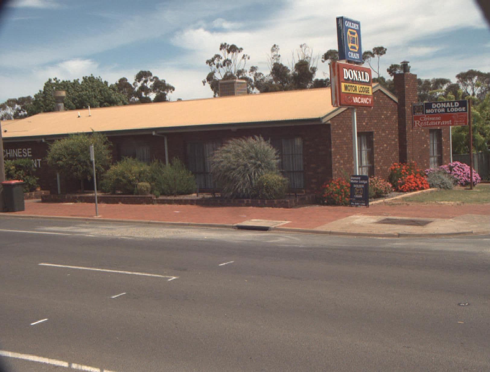 Street view near Golden Chain Donald Motor Lodge, Donald — © vicroads (CC BY-SA · Mapillary)