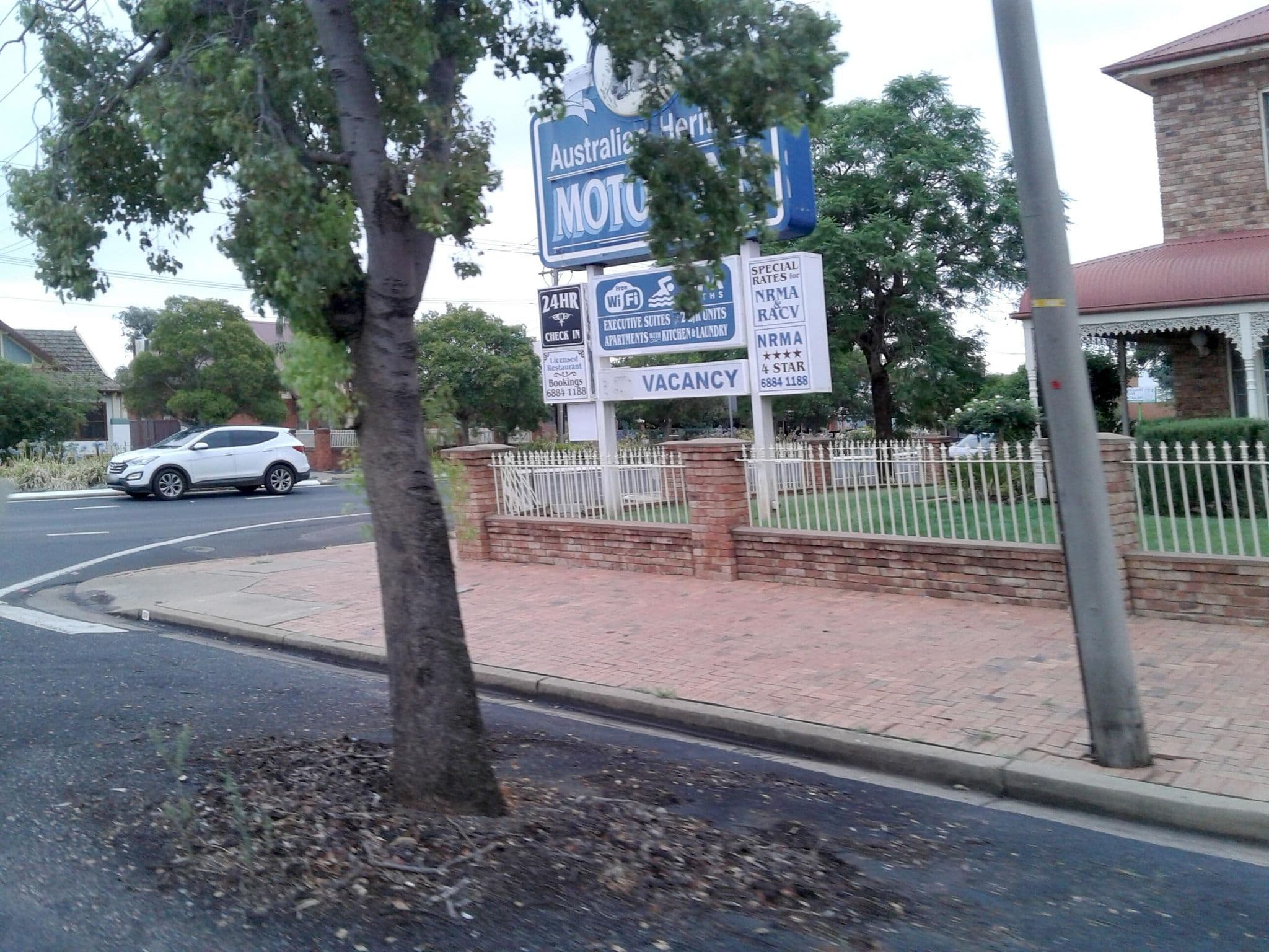Street view near Australian Heritage Motor Inn (Book Direct online from our website to save), Dubbo — © bob3bob3 (CC BY-SA · Mapillary)