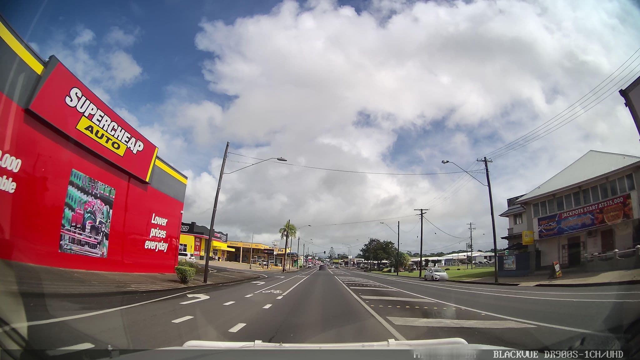 Street view near Commonwealth Hotel, Innisfail — © jthnz (CC BY-SA · Mapillary)