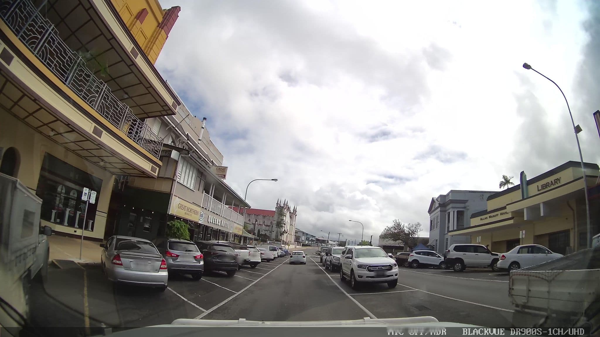 Street view near Queens Hotel Innisfail, Innisfail — © jthnz (CC BY-SA · Mapillary)