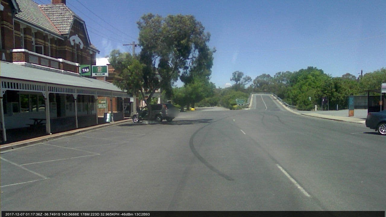 Street view near Euroa Hotel, Euroa — © bob3bob3 (CC BY-SA · Mapillary)