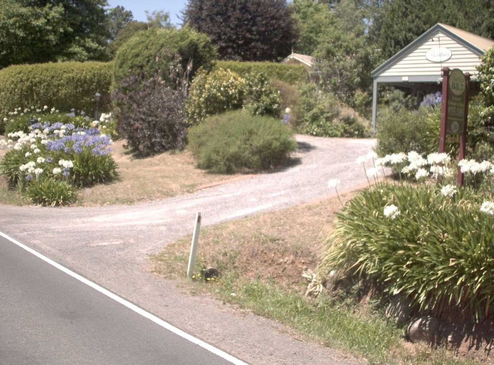 Street view near Fleurbaix Bed & Breakfast, Sassafras — © vicroads (CC BY-SA · Mapillary)