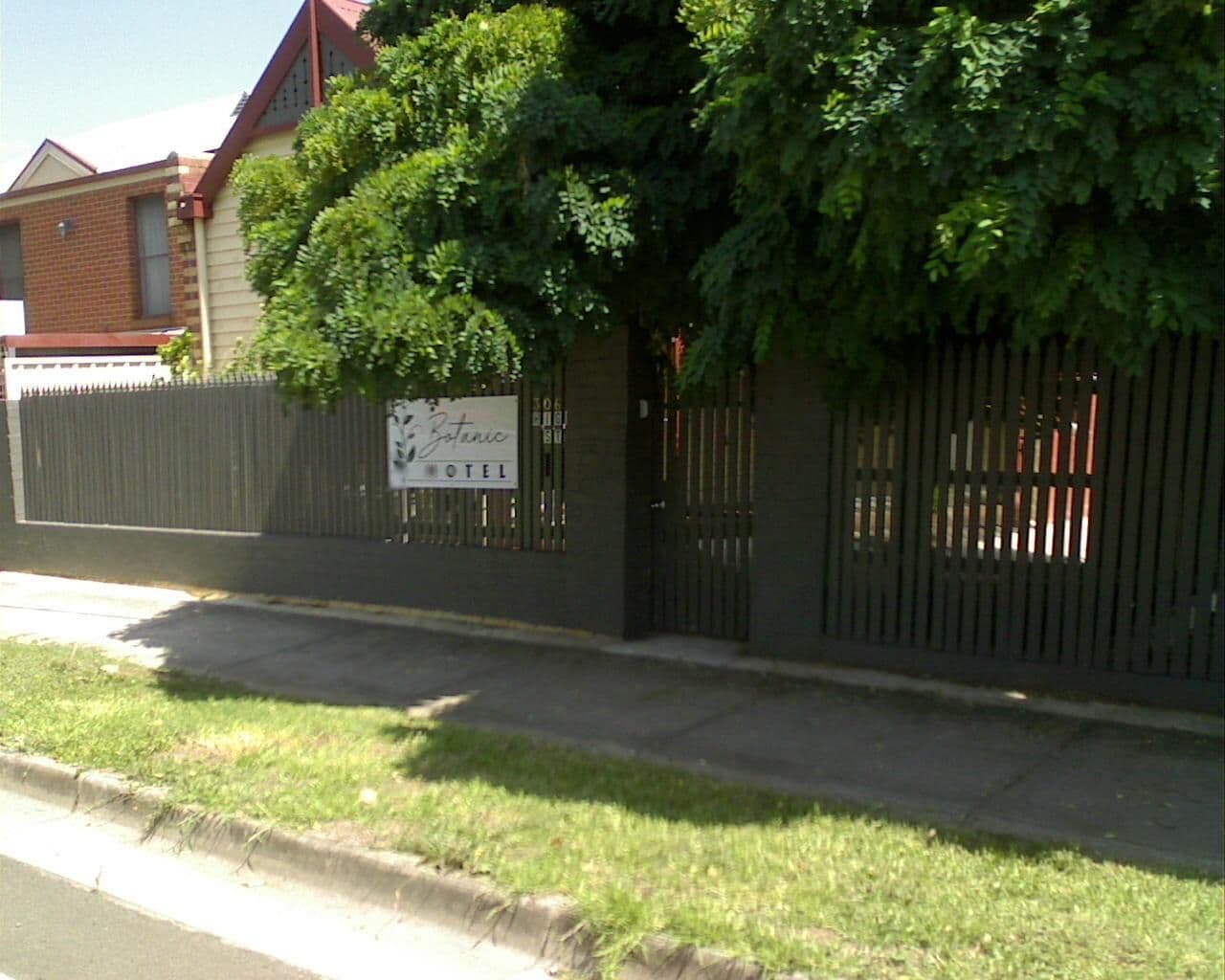 Street view near Bendigo Botanic King Bed Motel, Golden Square — © bob3bob3 (CC BY-SA · Mapillary)