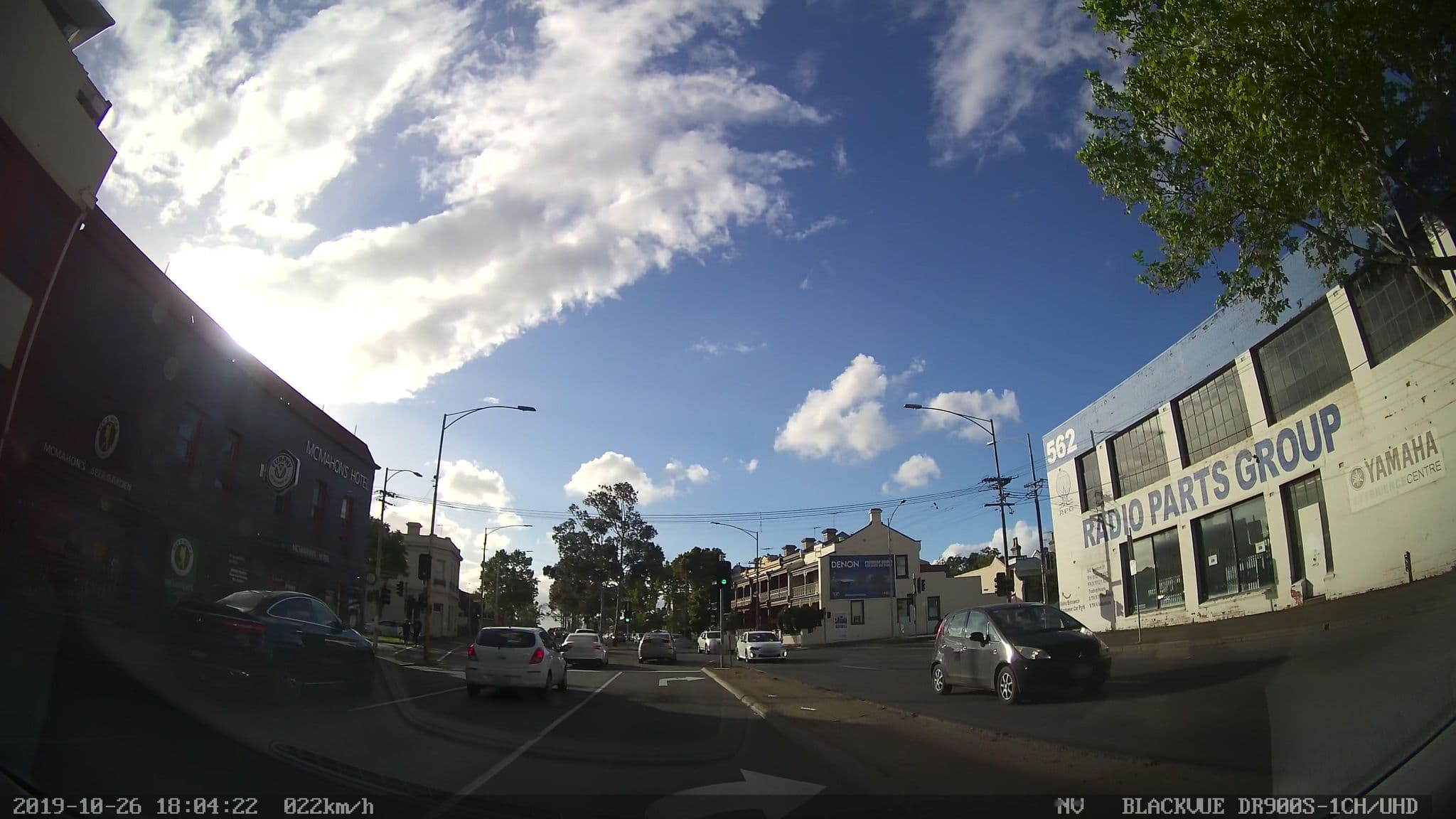 Street view near McMahon's Hotel, West Melbourne — © eneerhut (CC BY-SA · Mapillary)