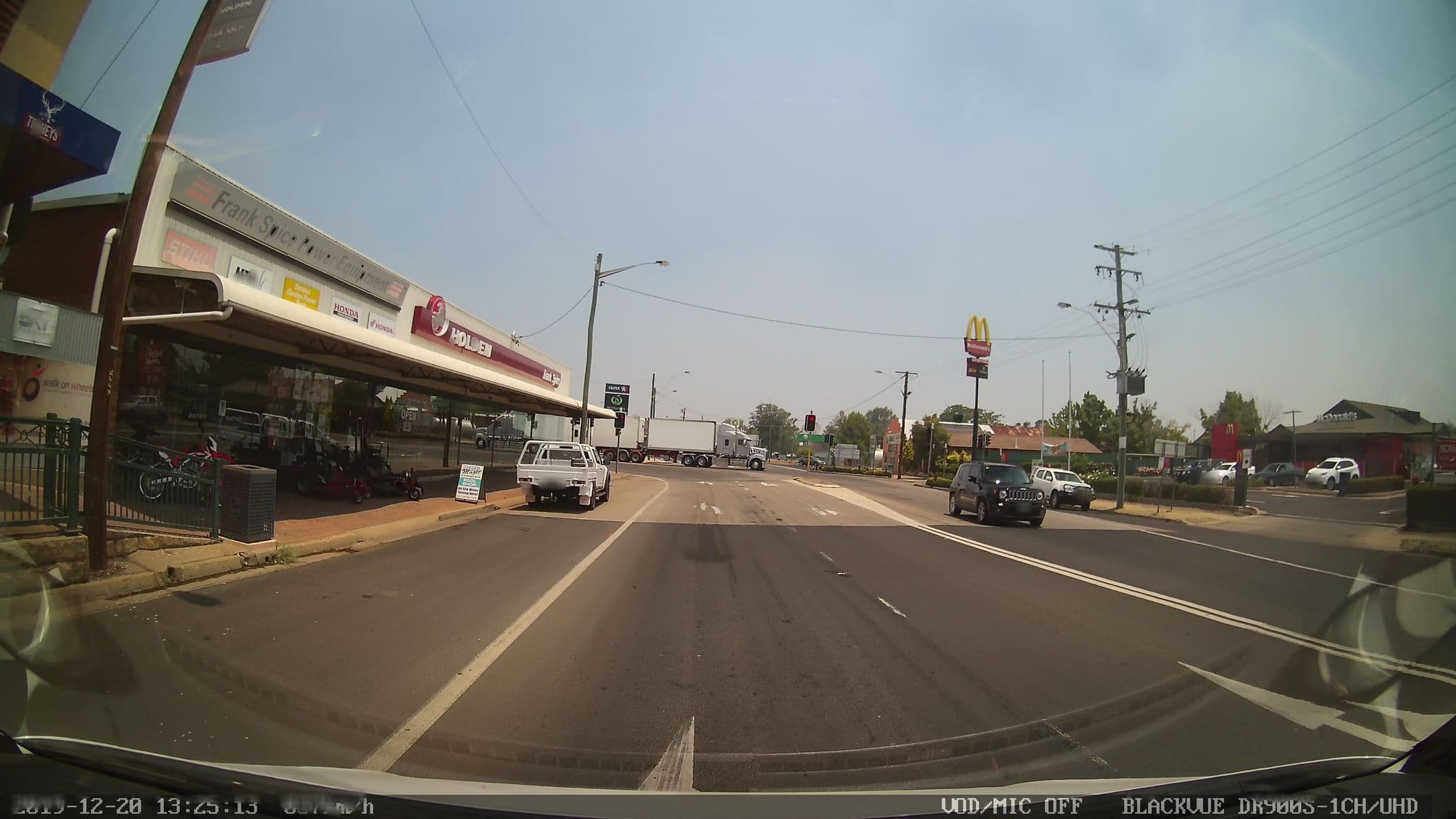 Street view near Globe Hotel, Forbes — © bob3bob3 (CC BY-SA · Mapillary)