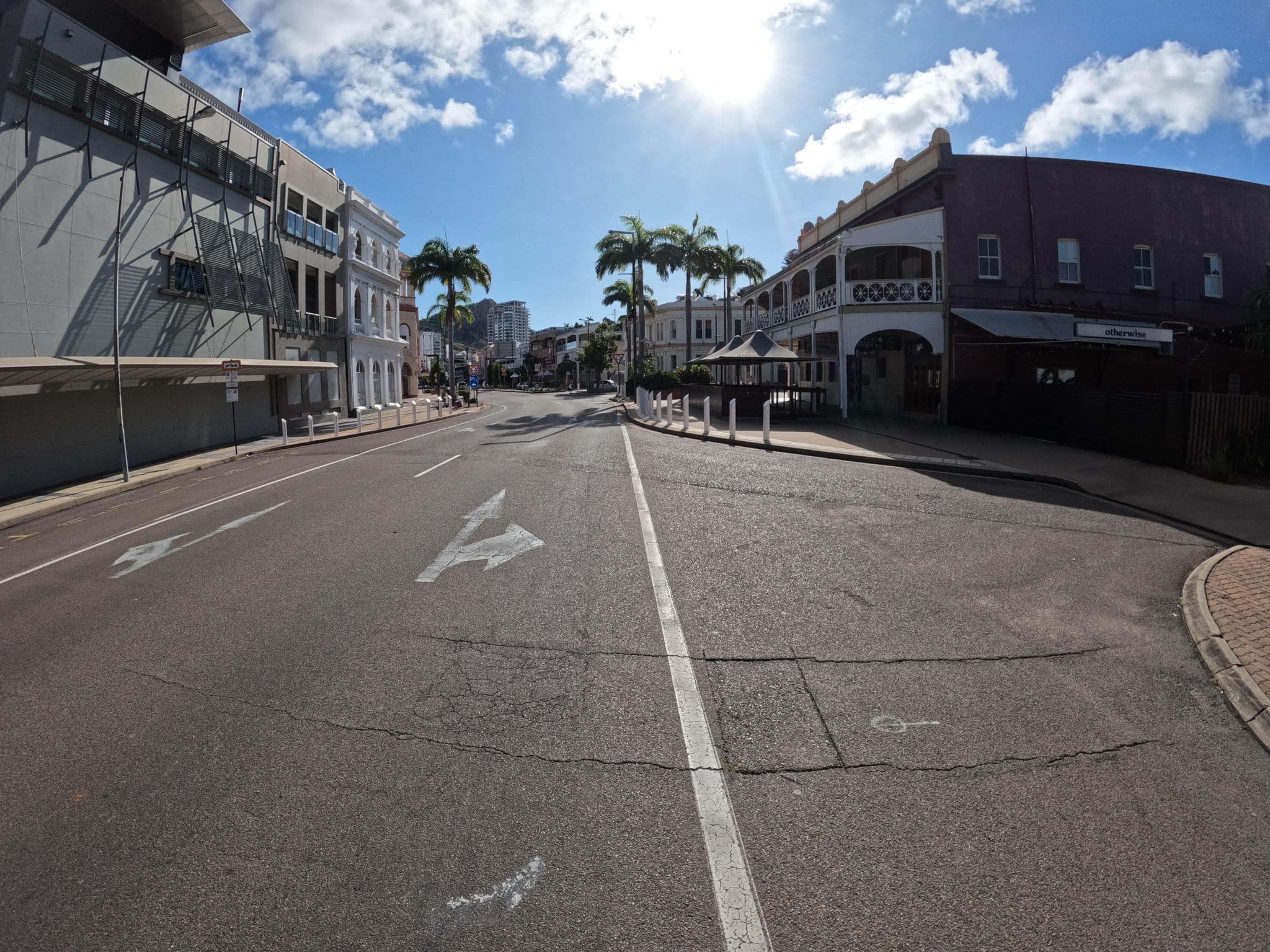 Street view near Tattersalls Hotel, North Ward — © joelkoen (CC BY-SA · Mapillary)