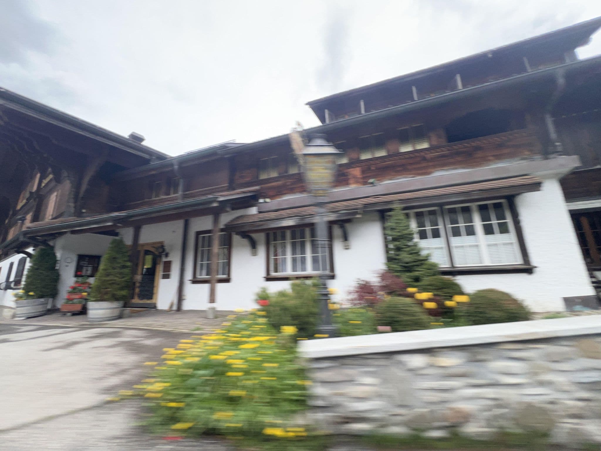 Street view near Alpenrose, Saanen — © yellowracer (CC BY-SA · Mapillary)