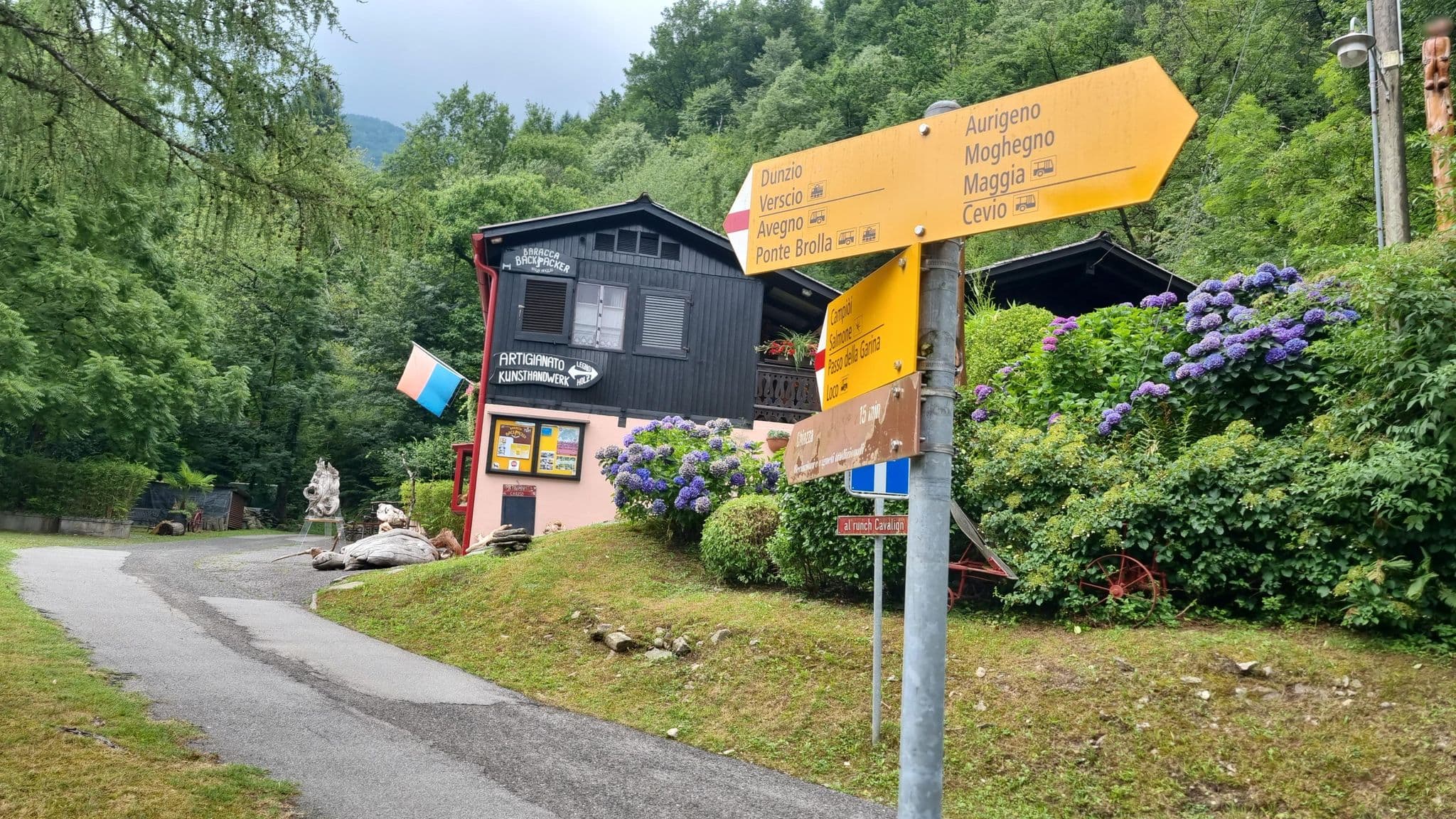 Street view near Baracca Backpacker, Verscio — © jochenb (CC BY-SA · Mapillary)