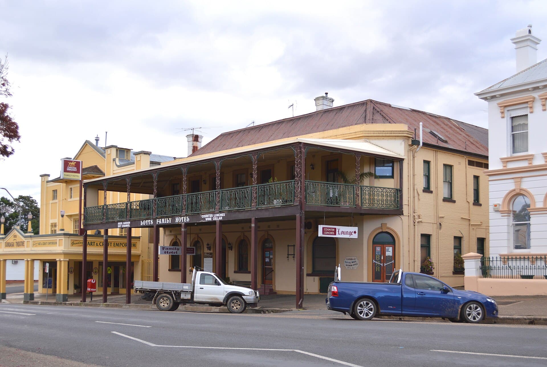 Lotts Family Hotel Gundagai (via Wikimedia Commons, CC BY 3.0)