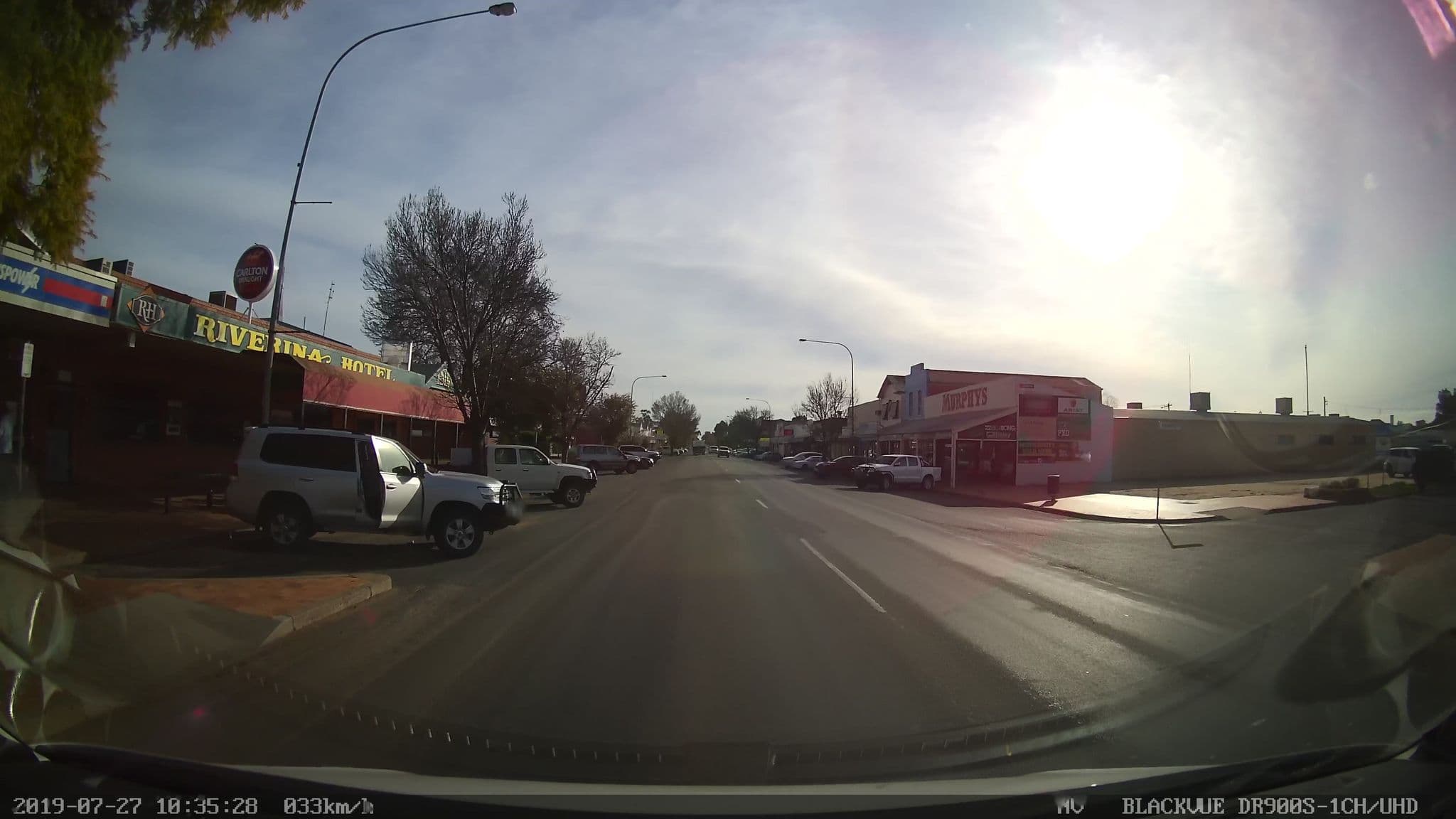 Street view near Riverina Hotel, Hay — © bob3bob3 (CC BY-SA · Mapillary)