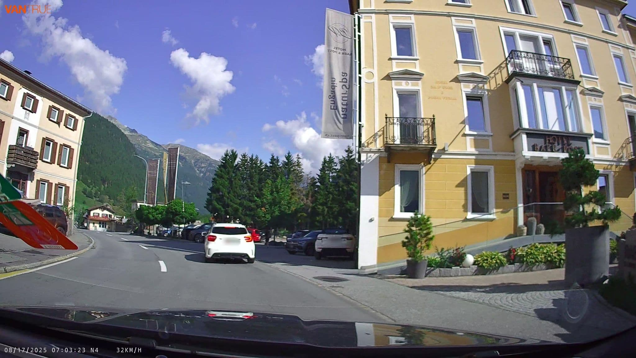 Street view near Hotel Baer & Post, Zernez — © fcignat (CC BY-SA · Mapillary)