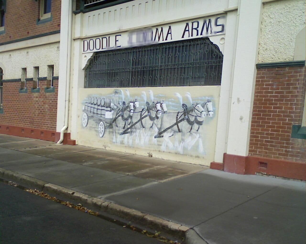 Street view near Doodle Cooma Arms Hotel, Henty — © bob3bob3 (CC BY-SA · Mapillary)