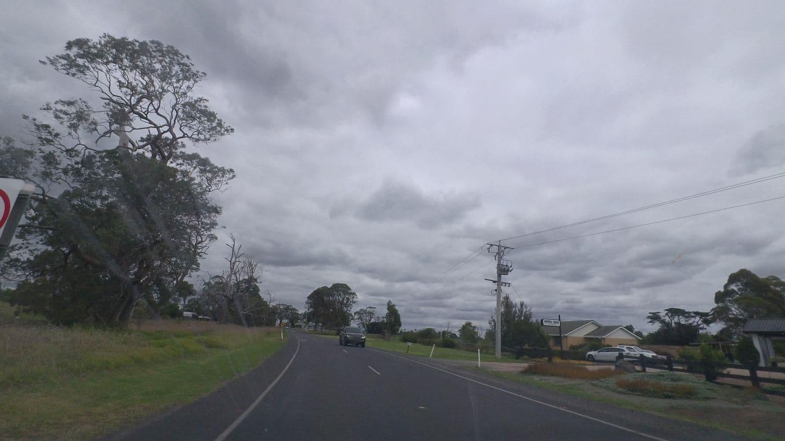 Street view near Motel 3858, Heyfield — © mander (CC BY-SA · Mapillary)