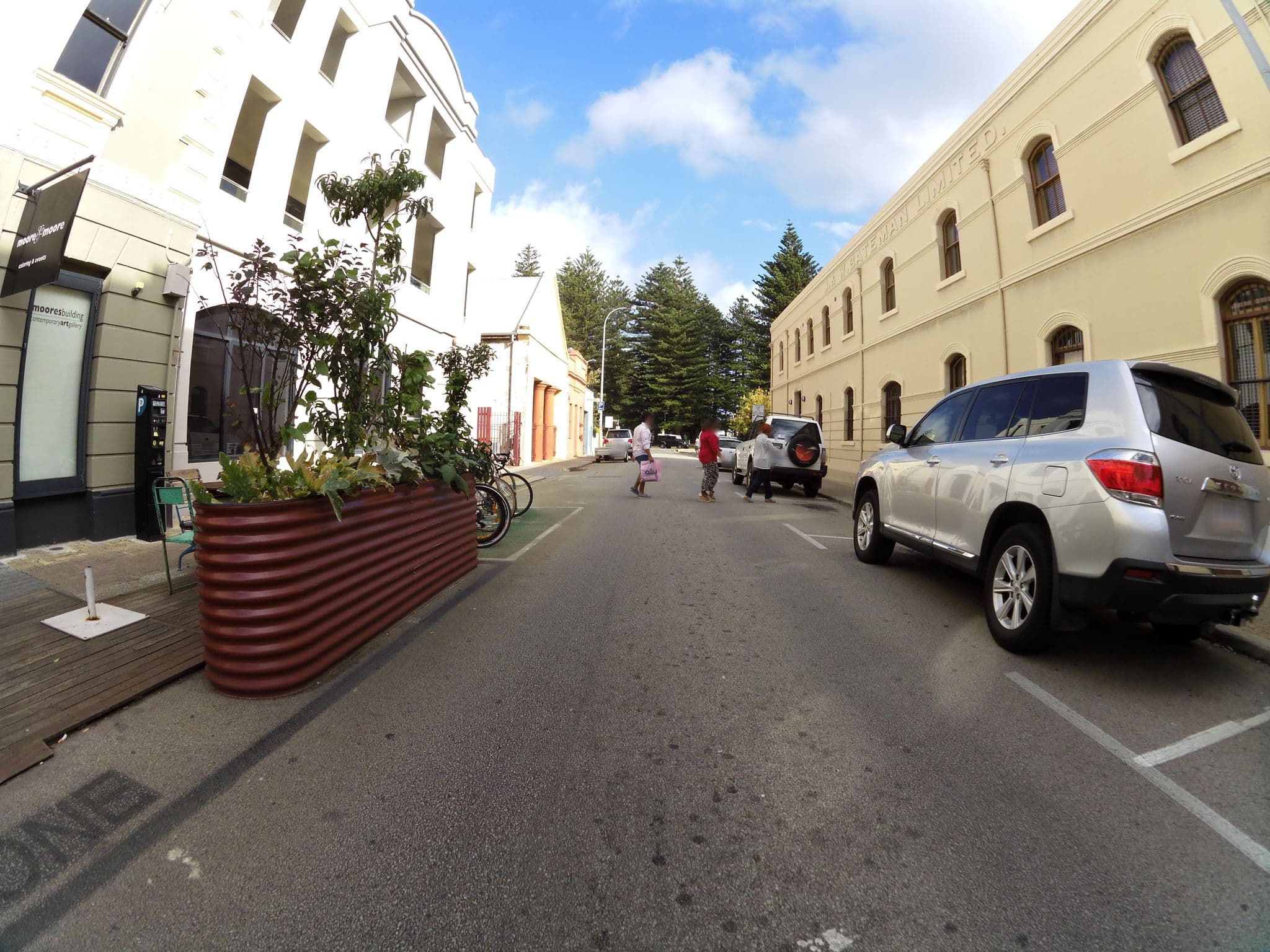Street view near Parklane Apartments, Fremantle — © kimbalc (CC BY-SA · Mapillary)