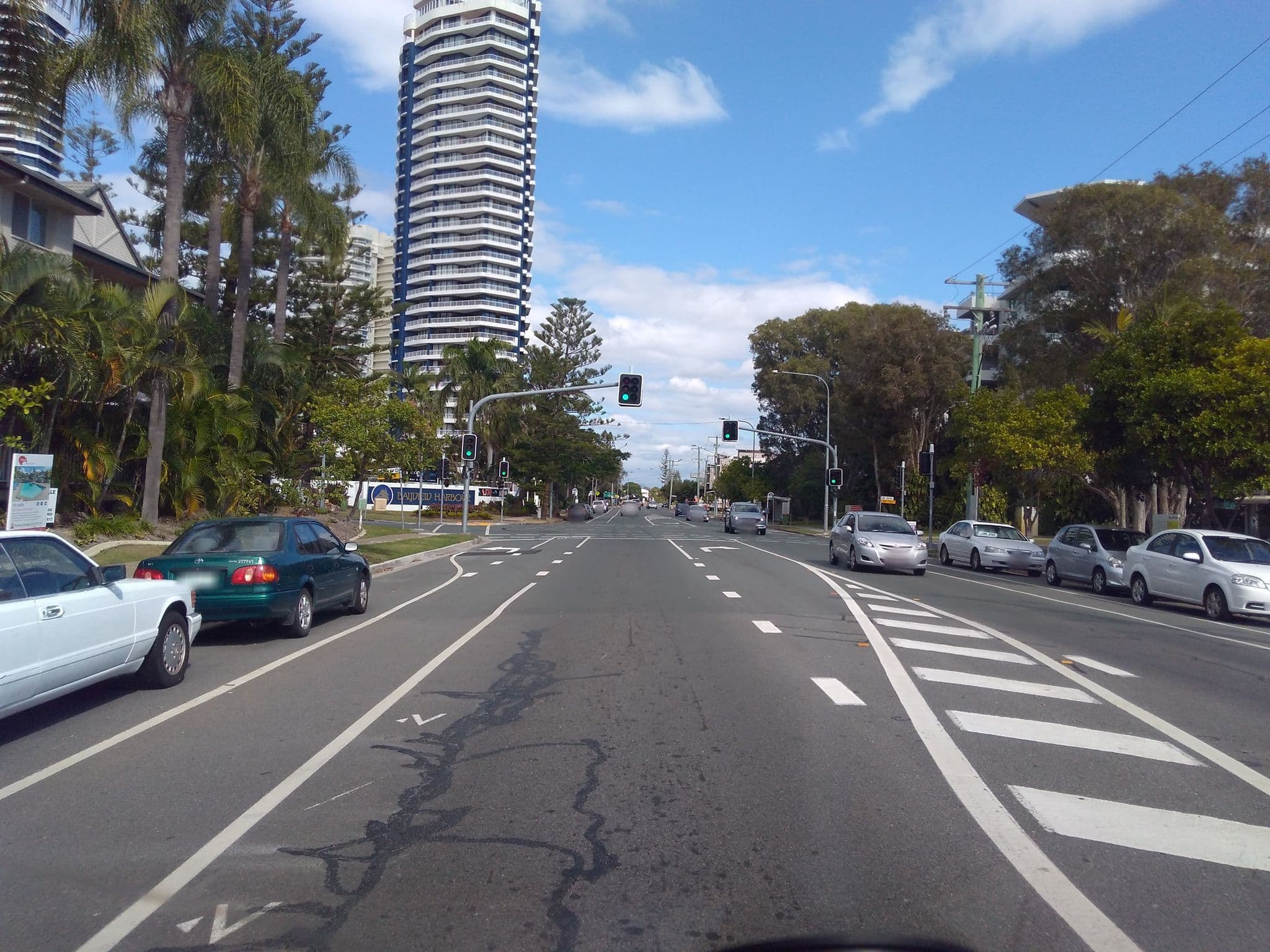 Street view near Bayview Bay Apartments, Runaway Bay — © marki (CC BY-SA · Mapillary)